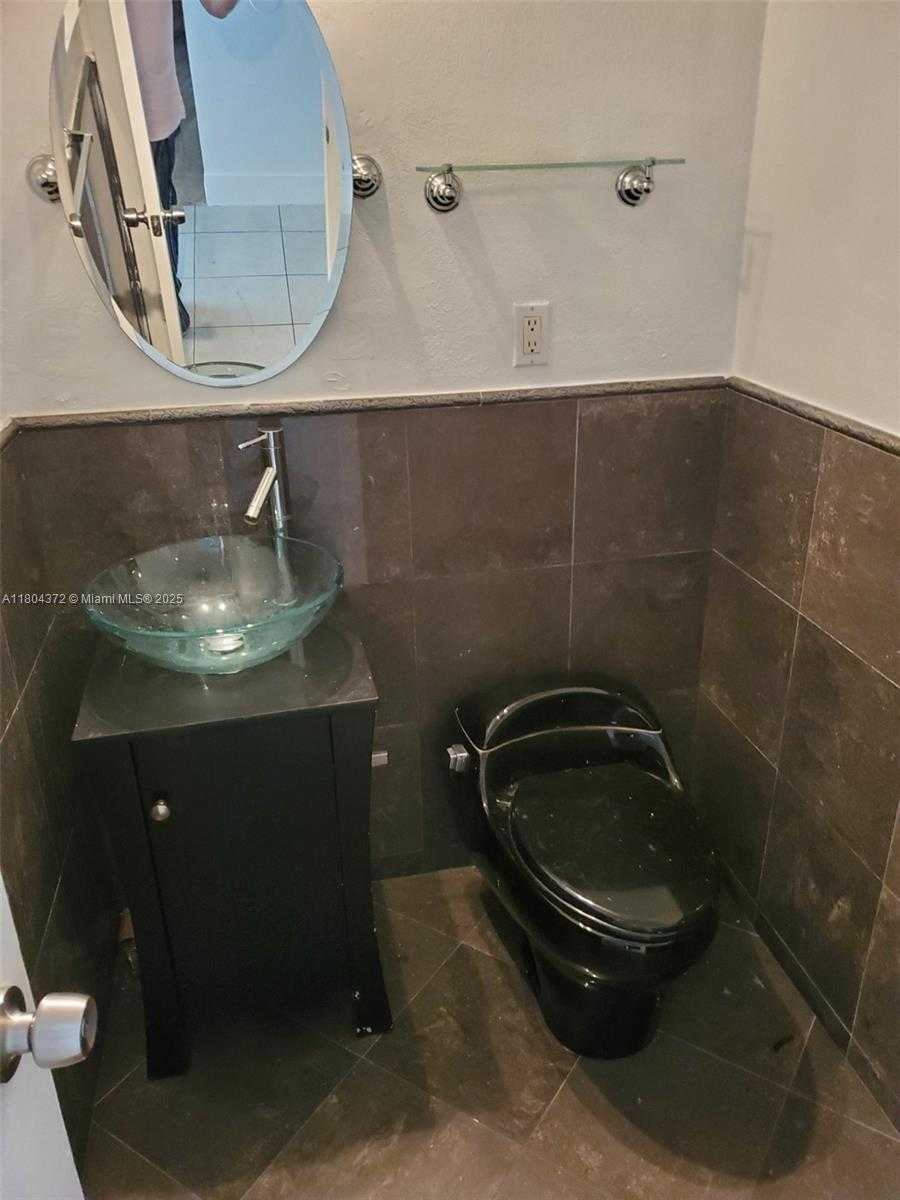 Small Image of 15225 NORTH EAST 6TH AVE #B209, Miami Number 11