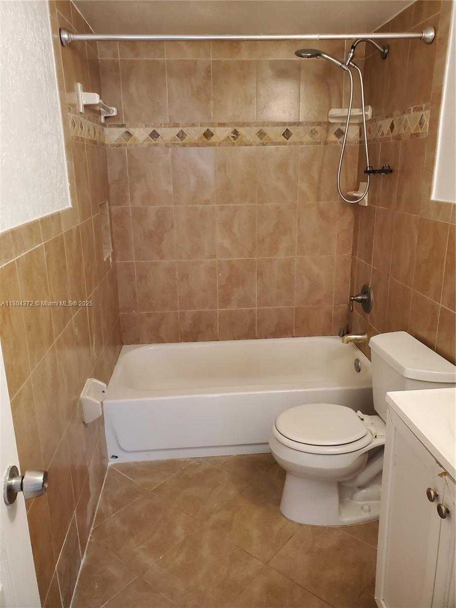 Small Image of 15225 NORTH EAST 6TH AVE #B209, Miami Number 4