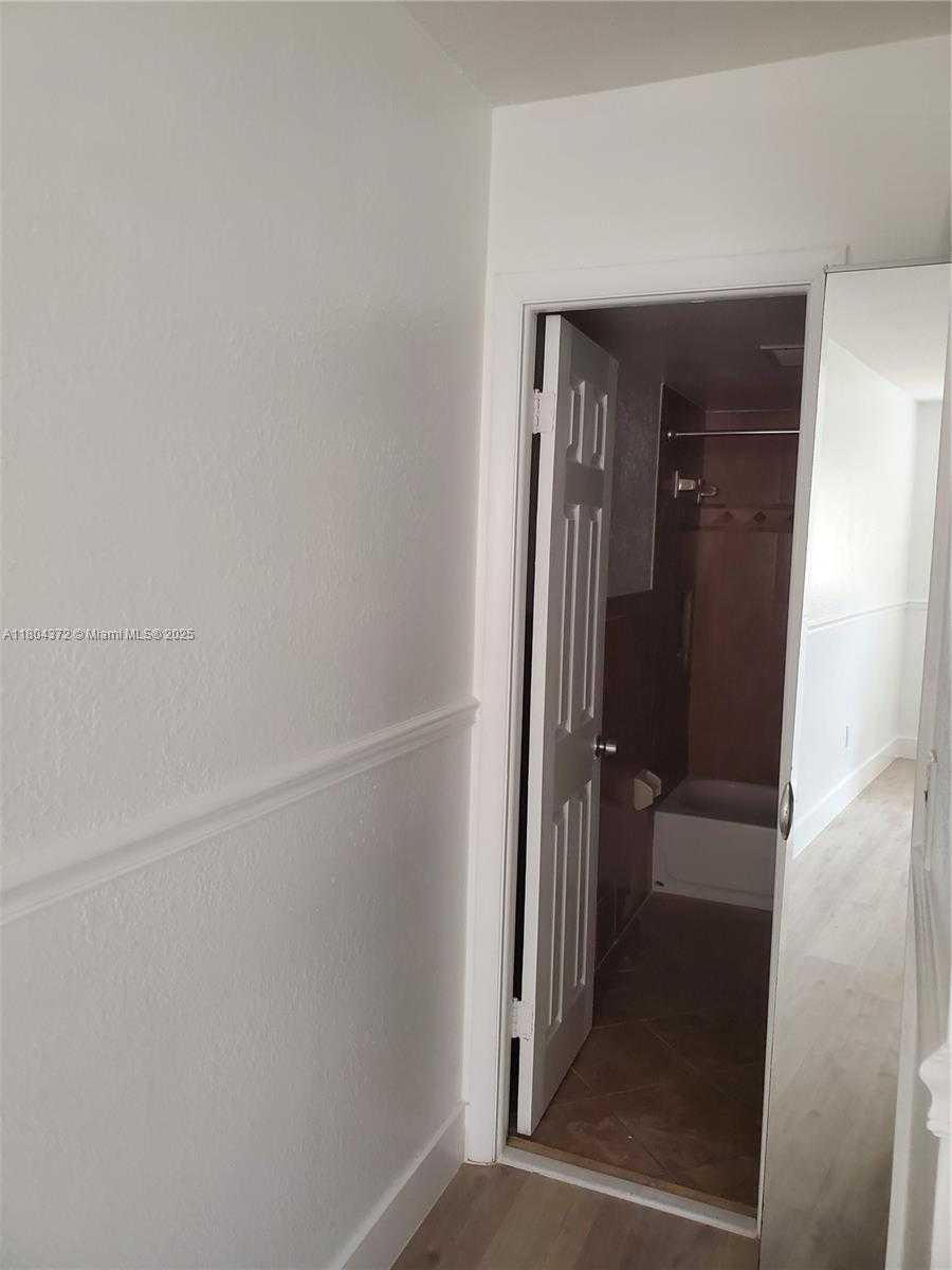 Small Image of 15225 NORTH EAST 6TH AVE #B209, Miami Number 7