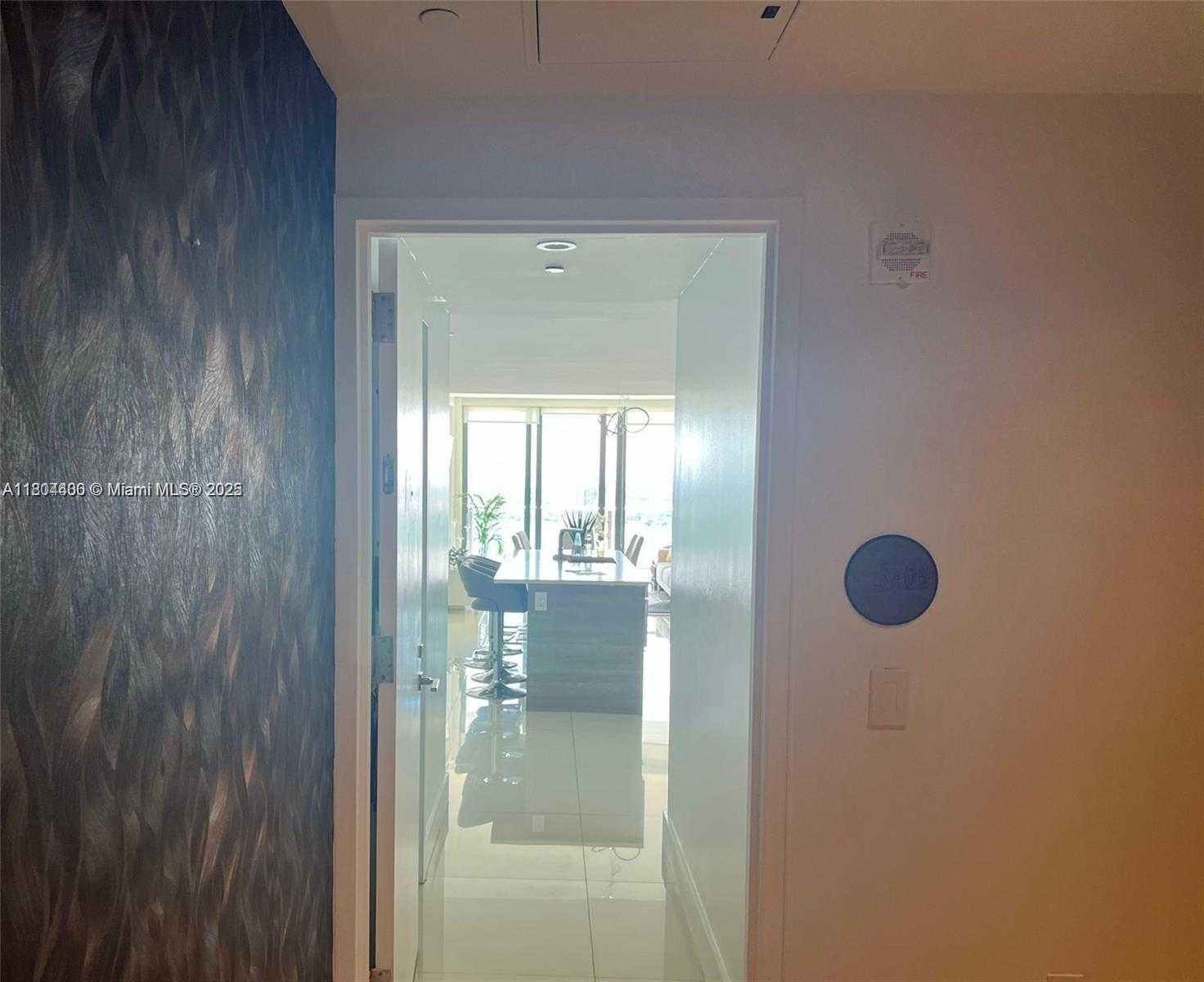 Small Image of 650 #3405, Miami Number 10