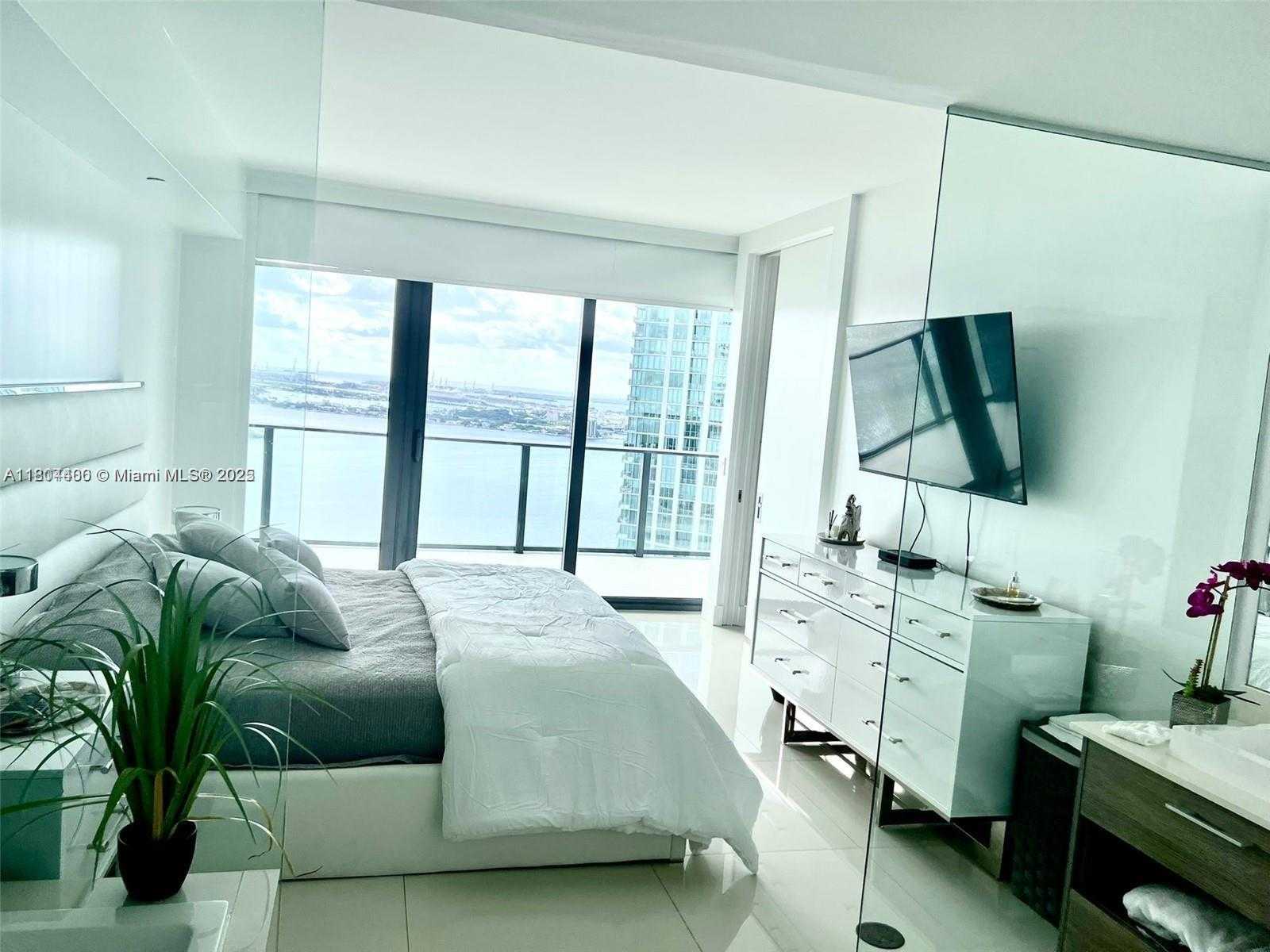 Small Image of 650 #3405, Miami Number 7