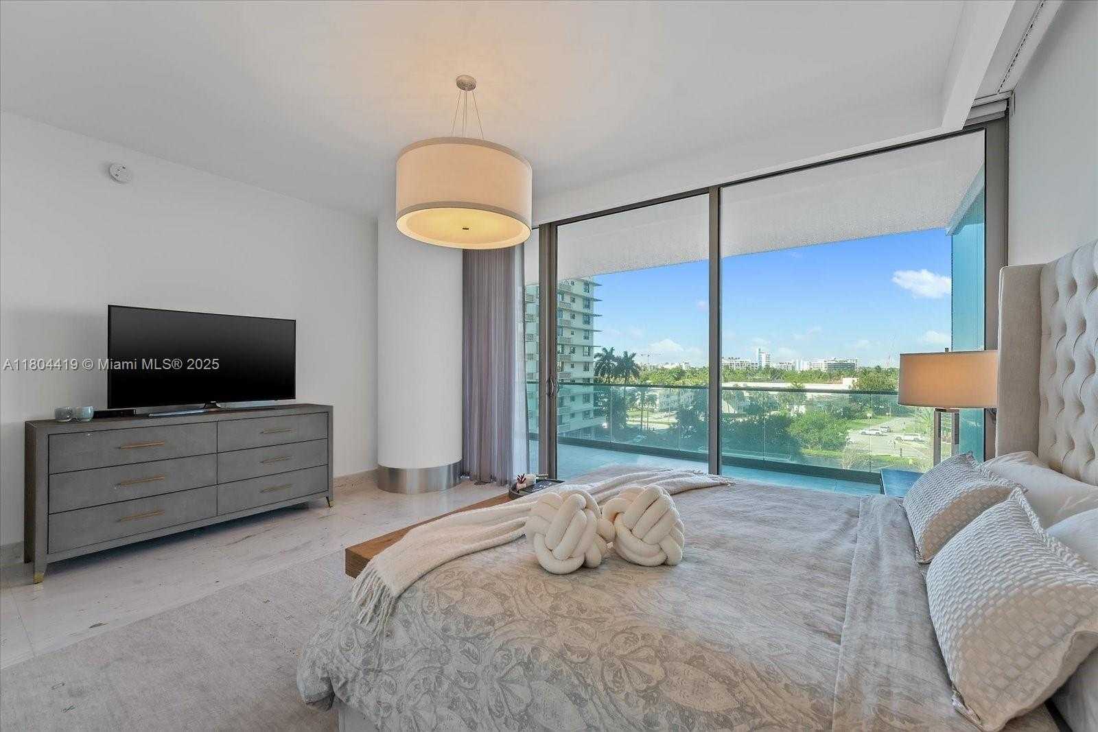 Small Image of 10201 COLLINS AVE #511, Bal Harbour Number 17