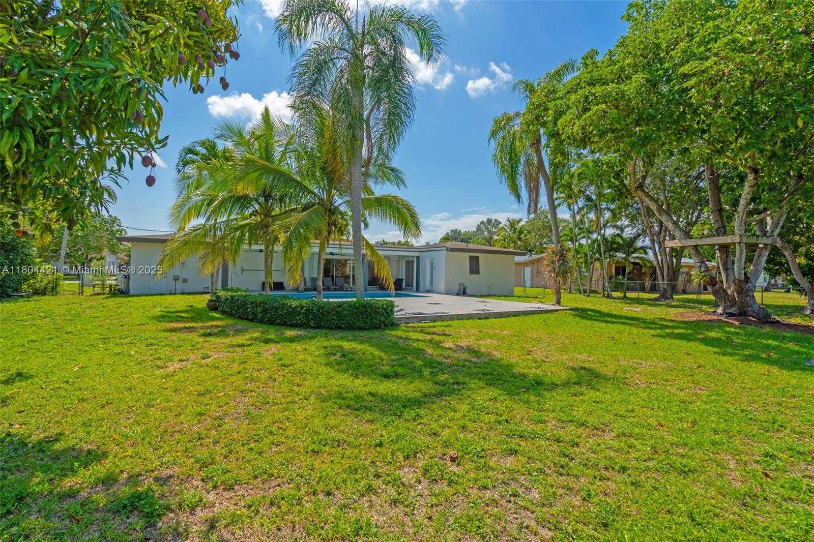 Small Image of 15400 SOUTH WEST 84TH AVE, Palmetto Bay Number 24