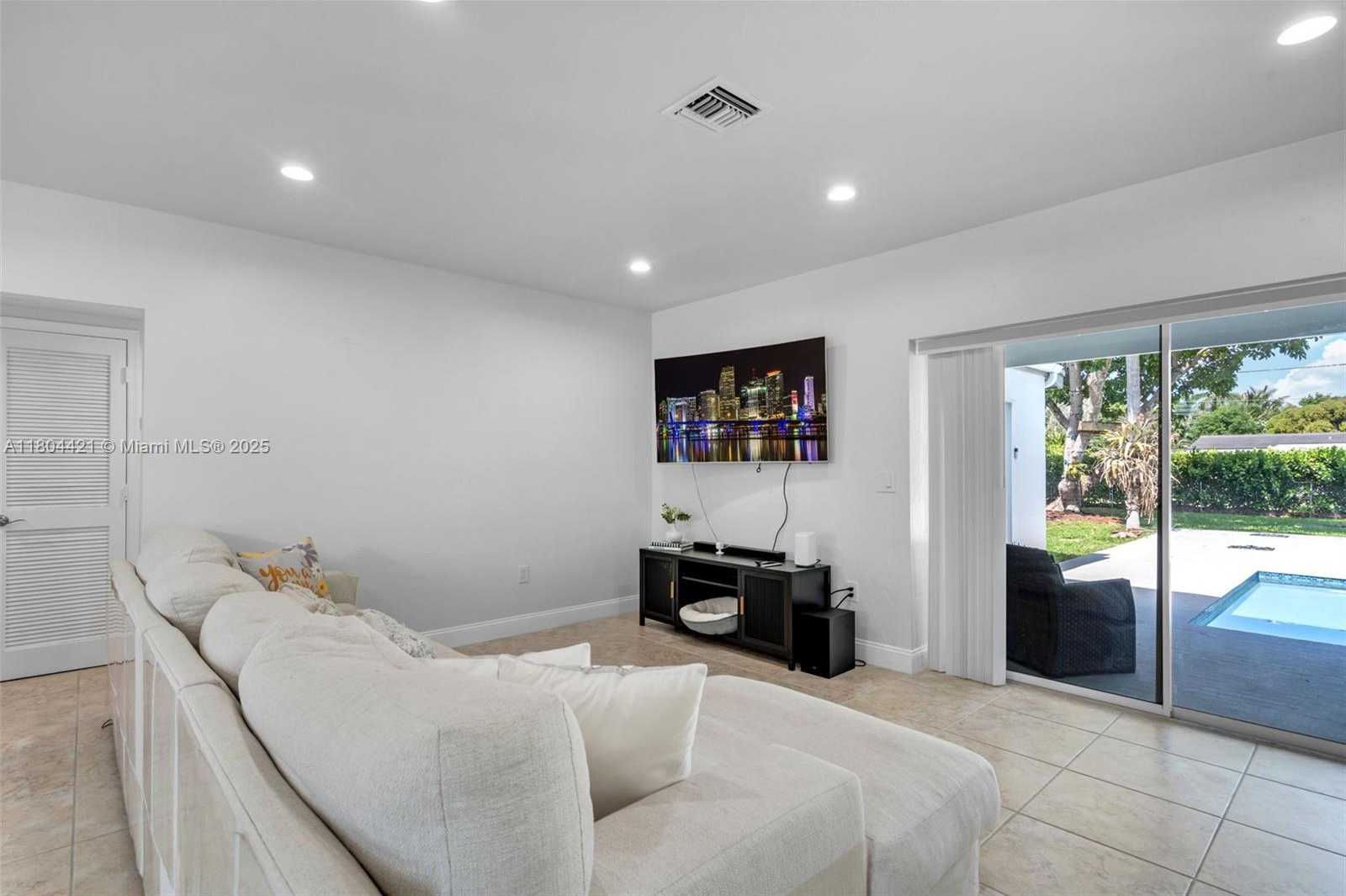Small Image of 15400 SOUTH WEST 84TH AVE, Palmetto Bay Number 4