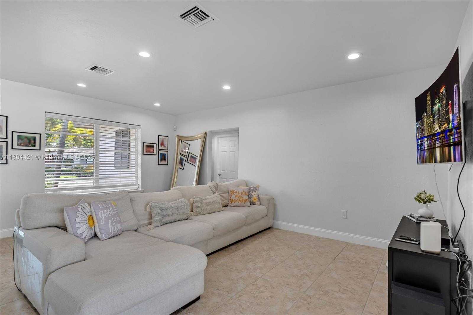 Small Image of 15400 SOUTH WEST 84TH AVE, Palmetto Bay Number 5