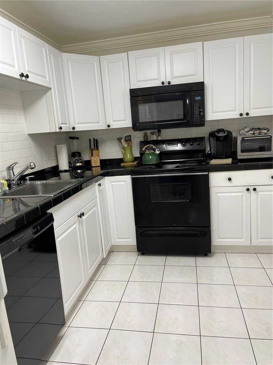 Small Image of 400 KINGS POINT DR #1112, Sunny Isles Beach Number 10