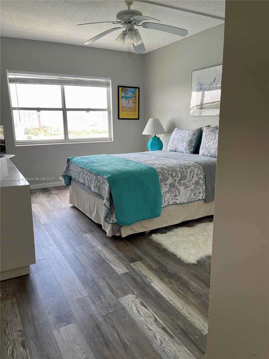 Small Image of 400 KINGS POINT DR #1112, Sunny Isles Beach Number 20
