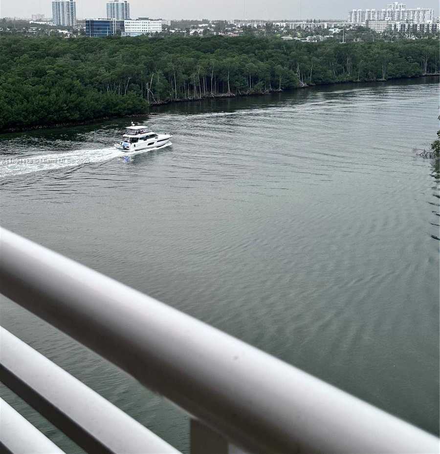 Small Image of 400 KINGS POINT DR #1112, Sunny Isles Beach Number 25