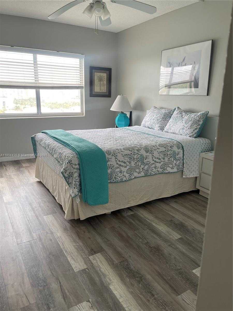 Small Image of 400 KINGS POINT DR #1112, Sunny Isles Beach Number 7