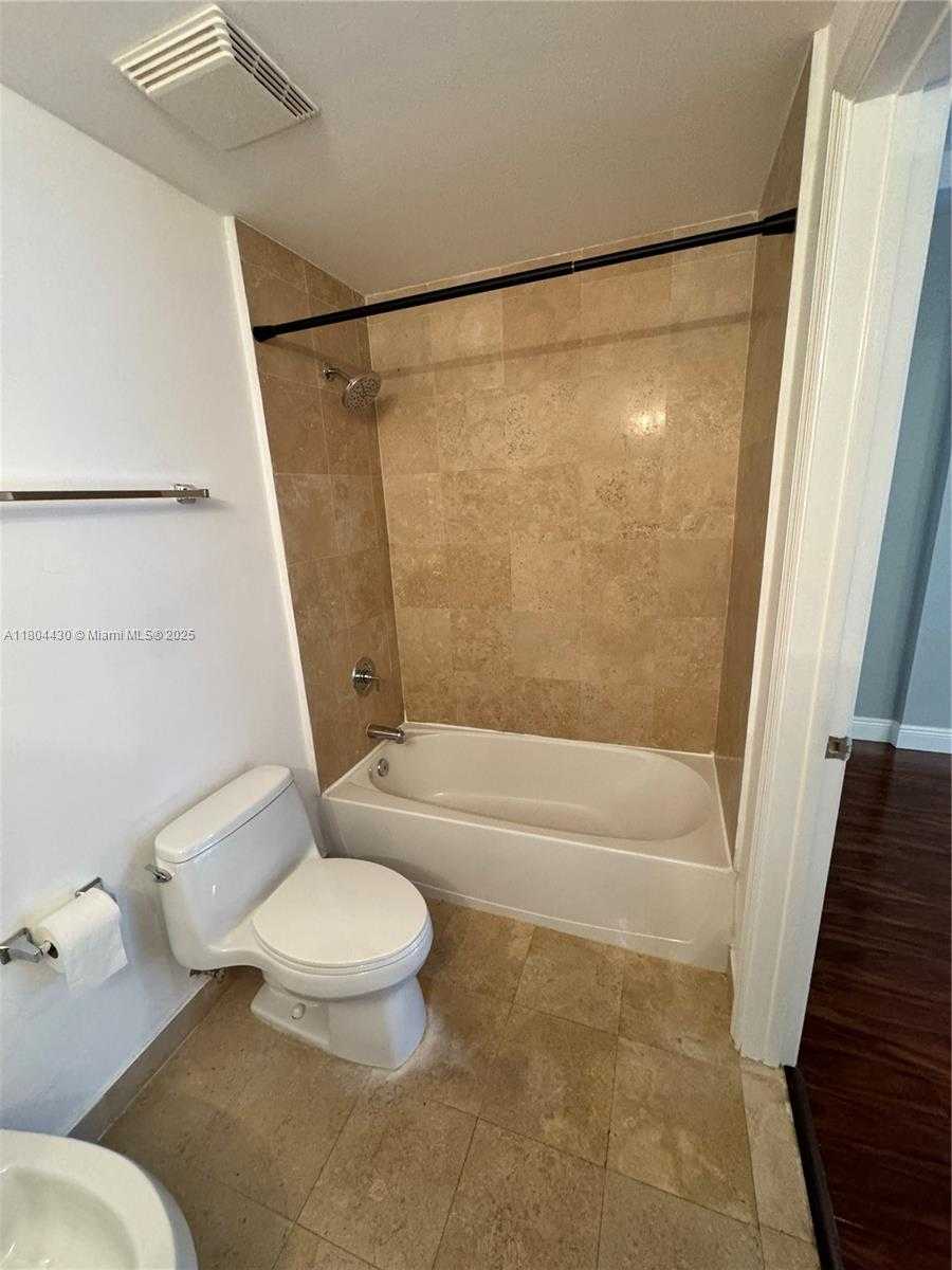 Small Image of 3339 VIRGINIA ST #105, Miami Number 13