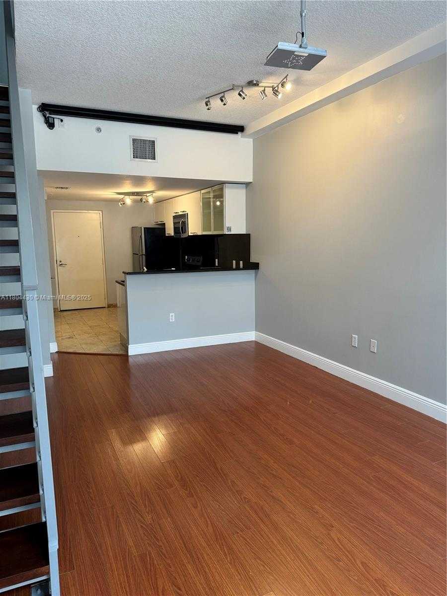 Small Image of 3339 VIRGINIA ST #105, Miami Number 3