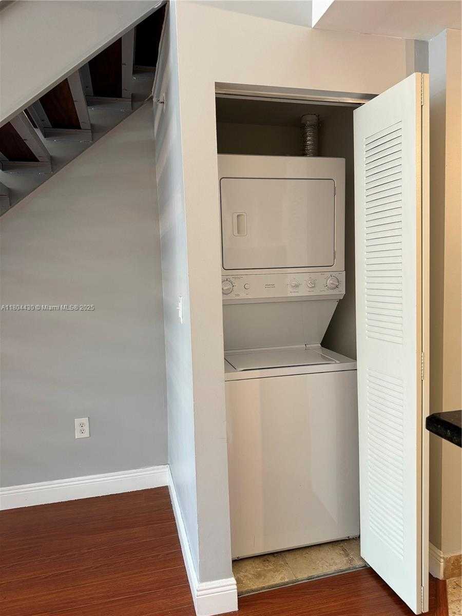 Small Image of 3339 VIRGINIA ST #105, Miami Number 6