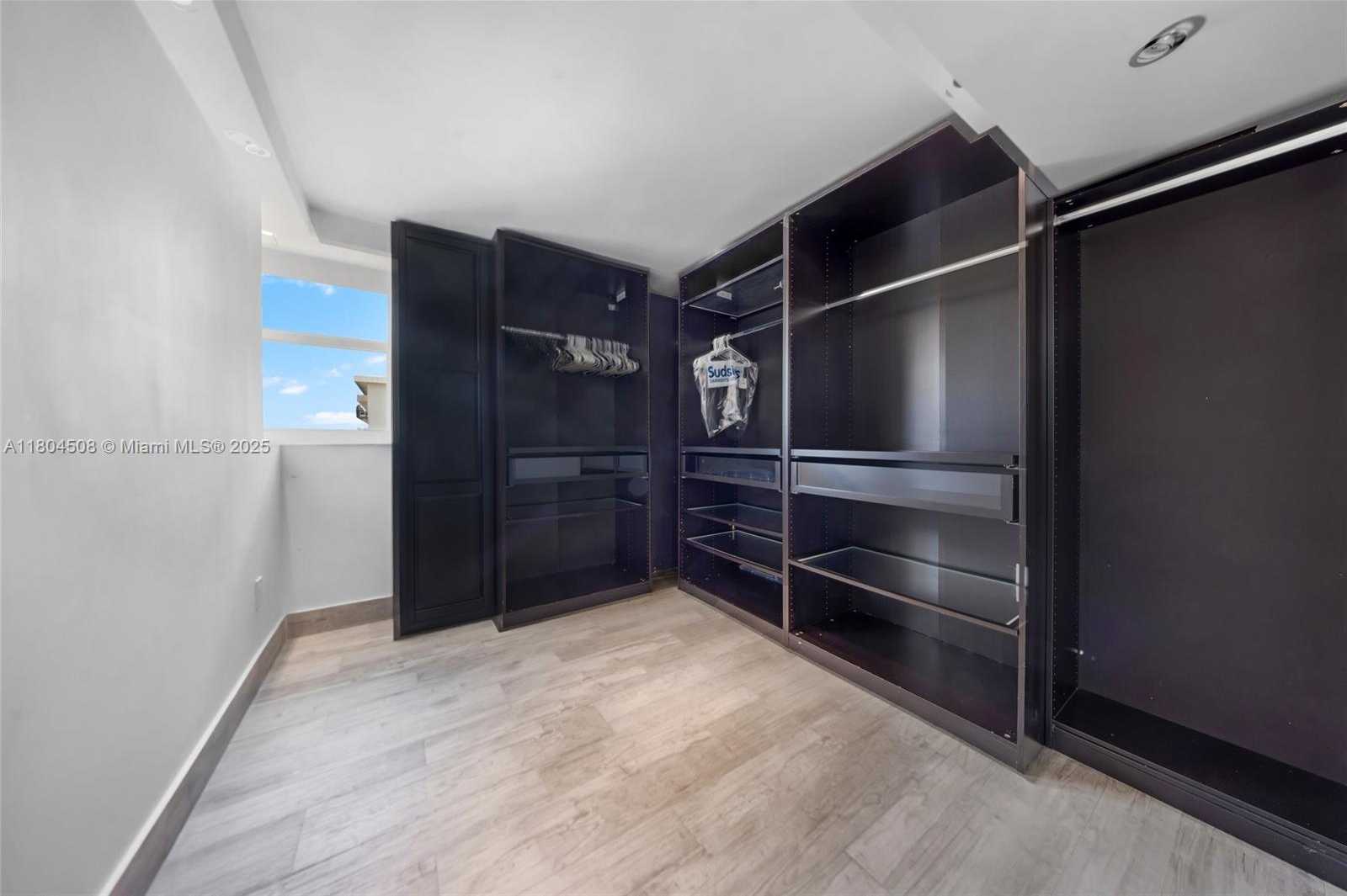 Small Image of 401 OCEAN DR #801, Miami Beach Number 15