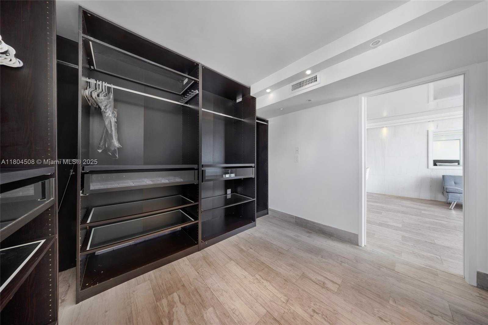 Small Image of 401 OCEAN DR #801, Miami Beach Number 16
