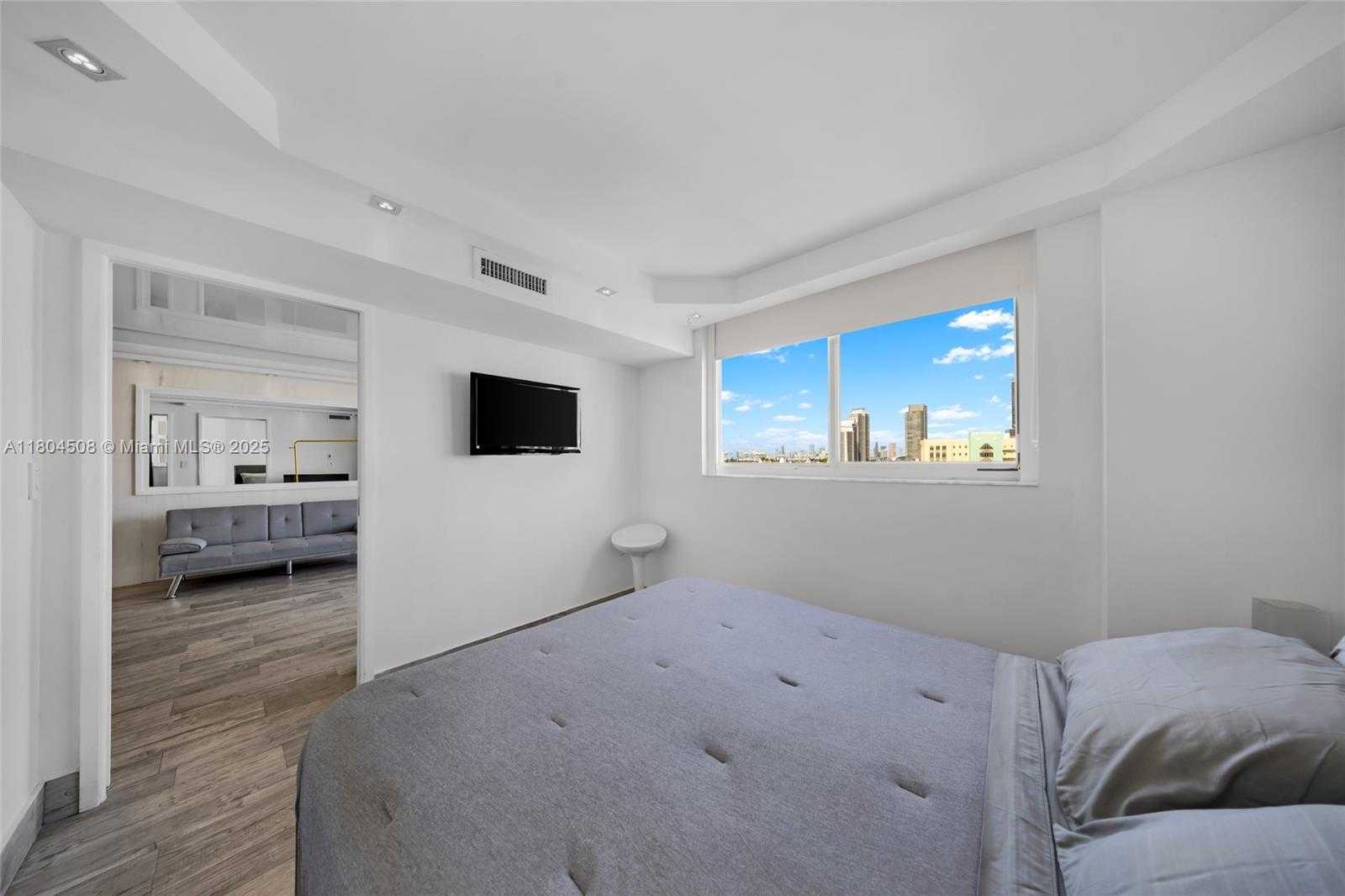 Small Image of 401 OCEAN DR #801, Miami Beach Number 19