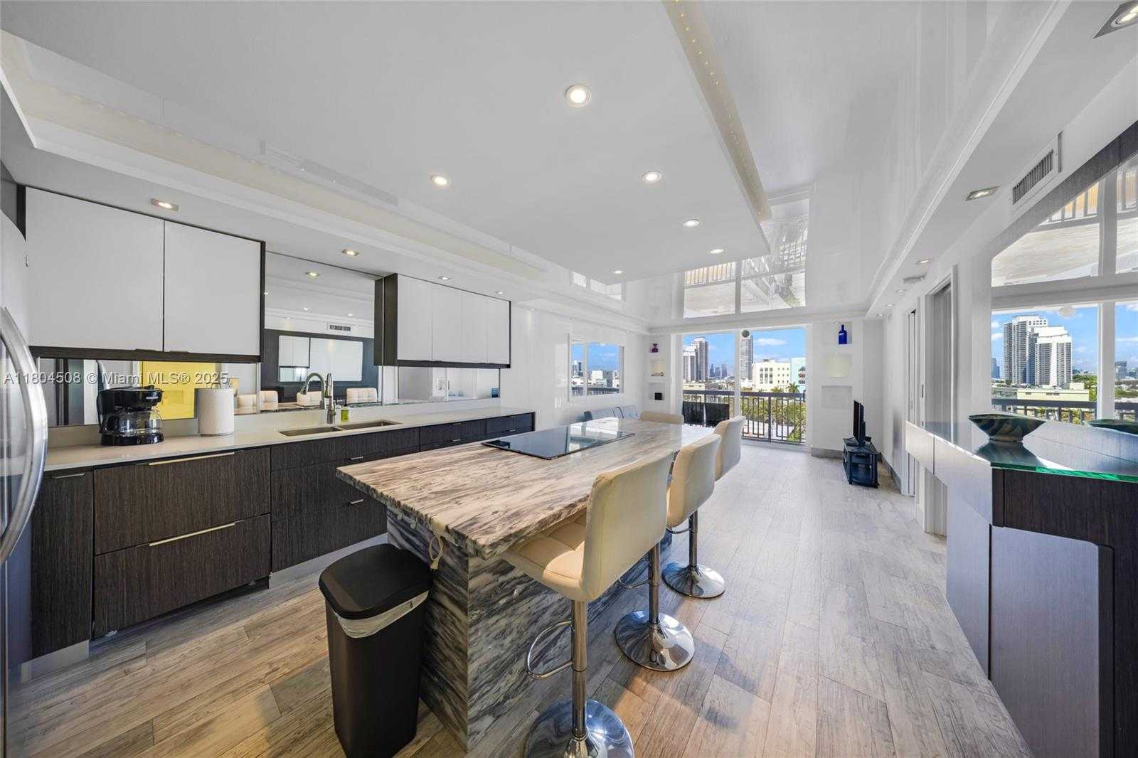 Small Image of 401 OCEAN DR #801, Miami Beach Number 2