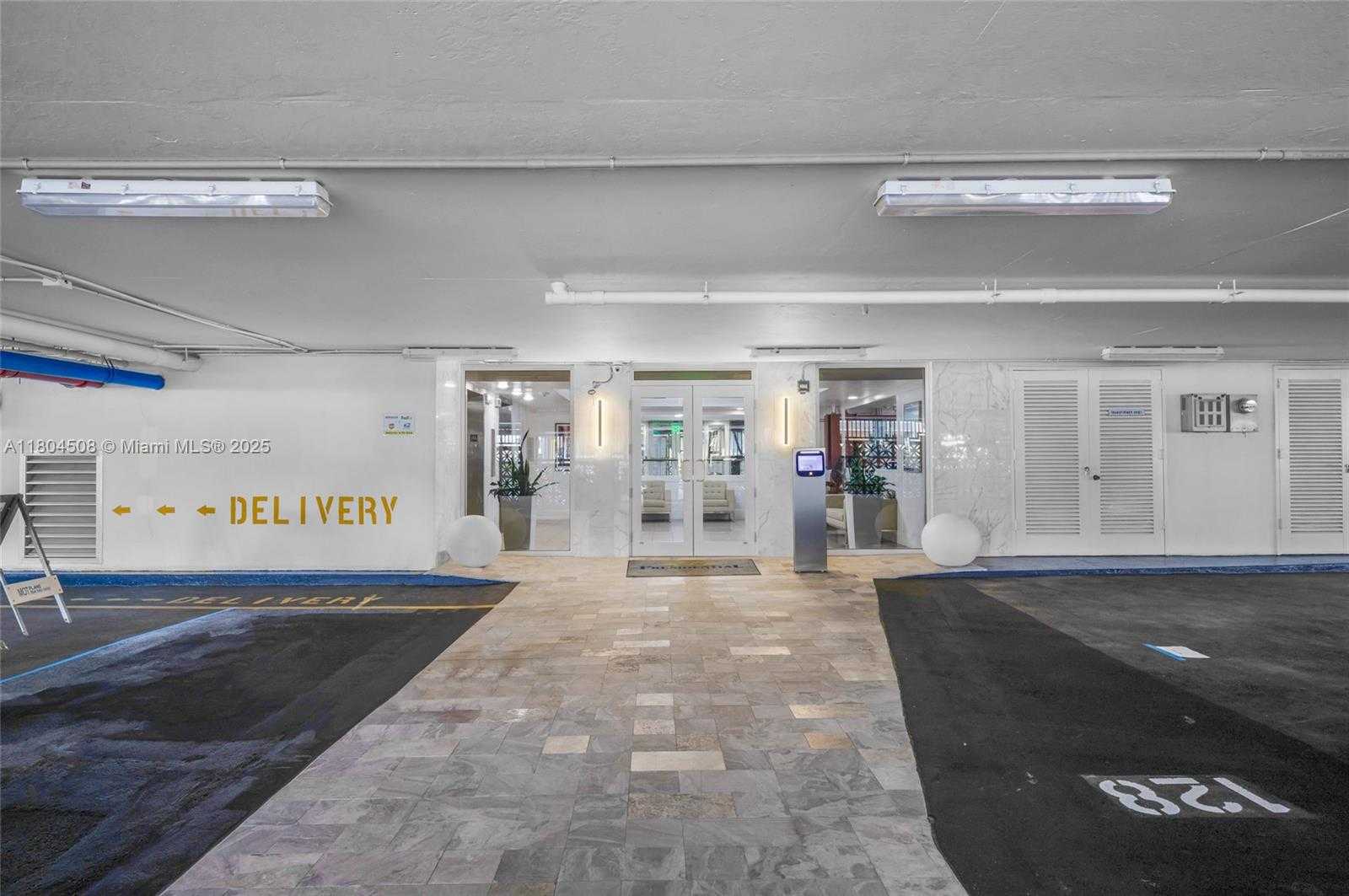 Small Image of 401 OCEAN DR #801, Miami Beach Number 32