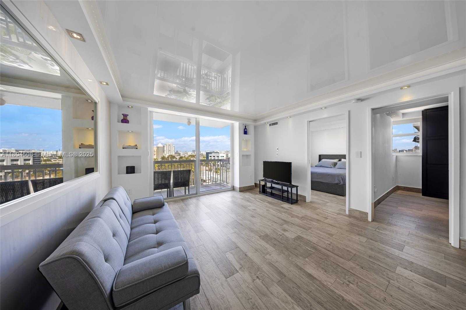 Small Image of 401 OCEAN DR #801, Miami Beach Number 4