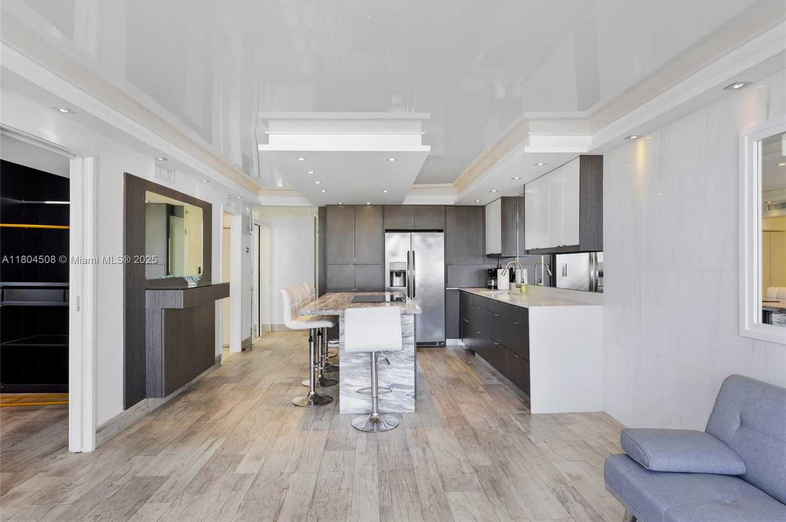 Small Image of 401 OCEAN DR #801, Miami Beach Number 7