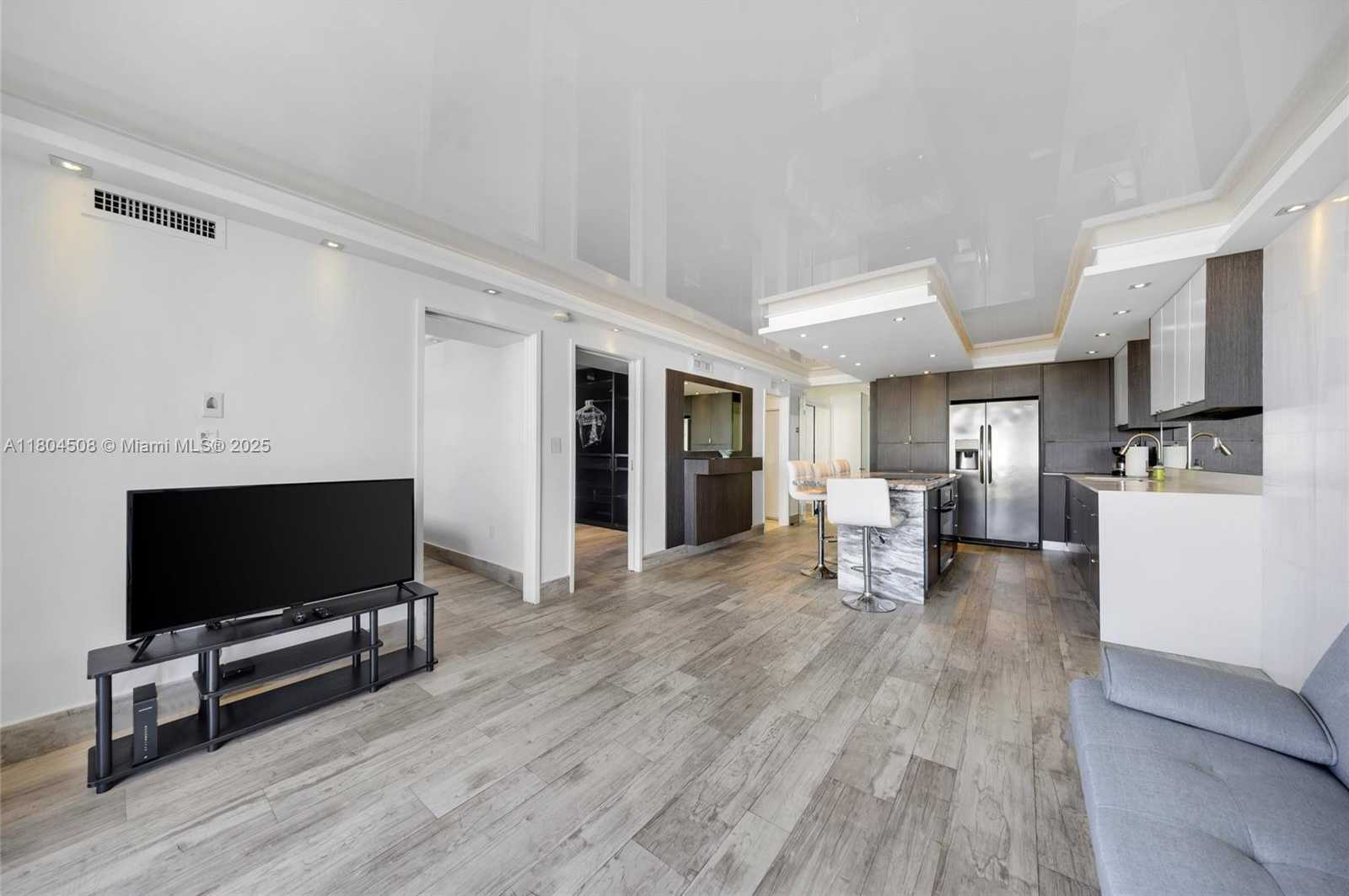 Small Image of 401 OCEAN DR #801, Miami Beach Number 8