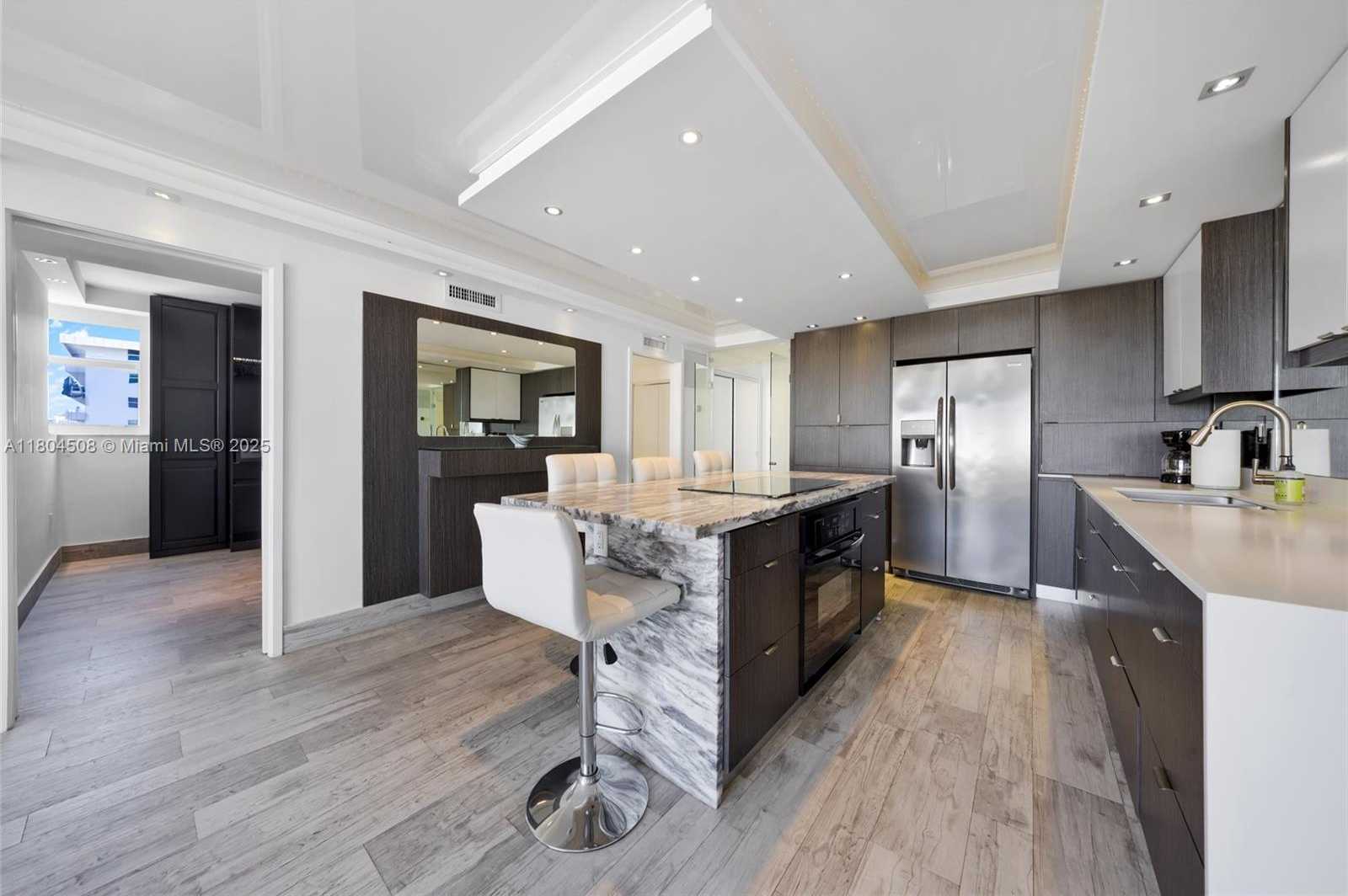 Small Image of 401 OCEAN DR #801, Miami Beach Number 9