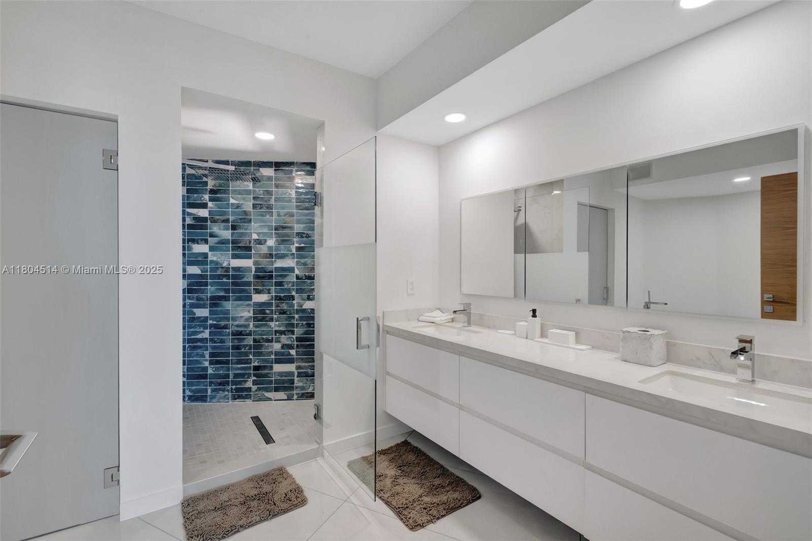 Small Image of 300 SOUTH POINTE DR #2606, Miami Beach Number 39