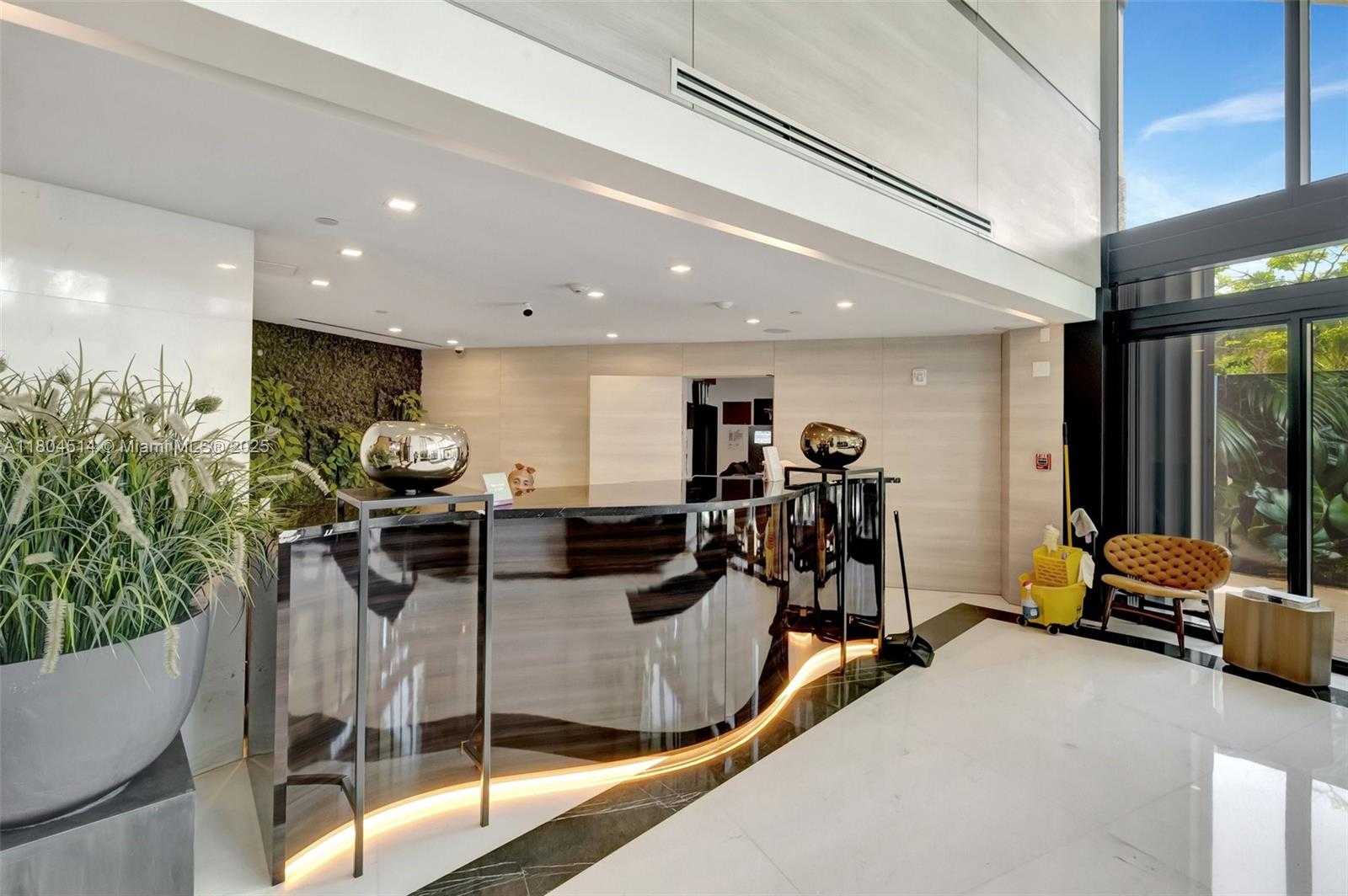 Small Image of 300 SOUTH POINTE DR #2606, Miami Beach Number 48