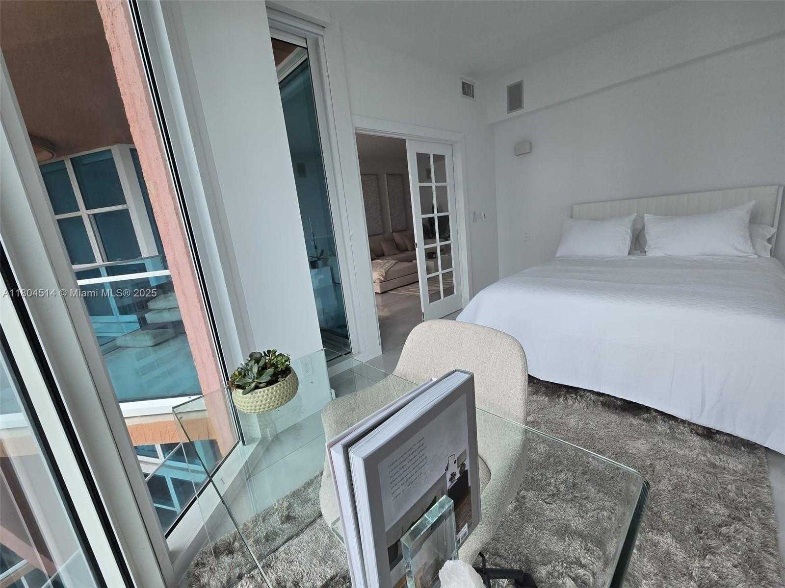 Small Image of 300 SOUTH POINTE DR #2606, Miami Beach Number 49