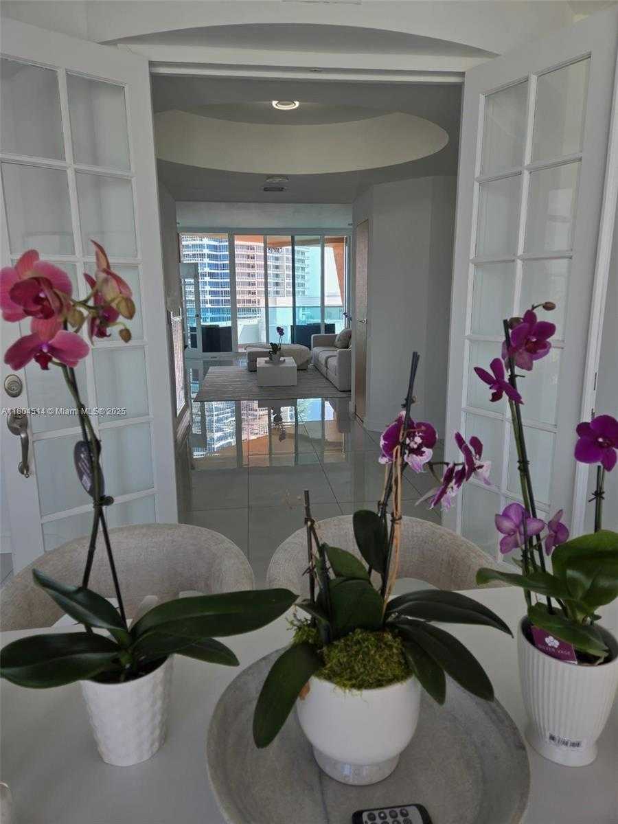 Small Image of 300 SOUTH POINTE DR #2606, Miami Beach Number 50