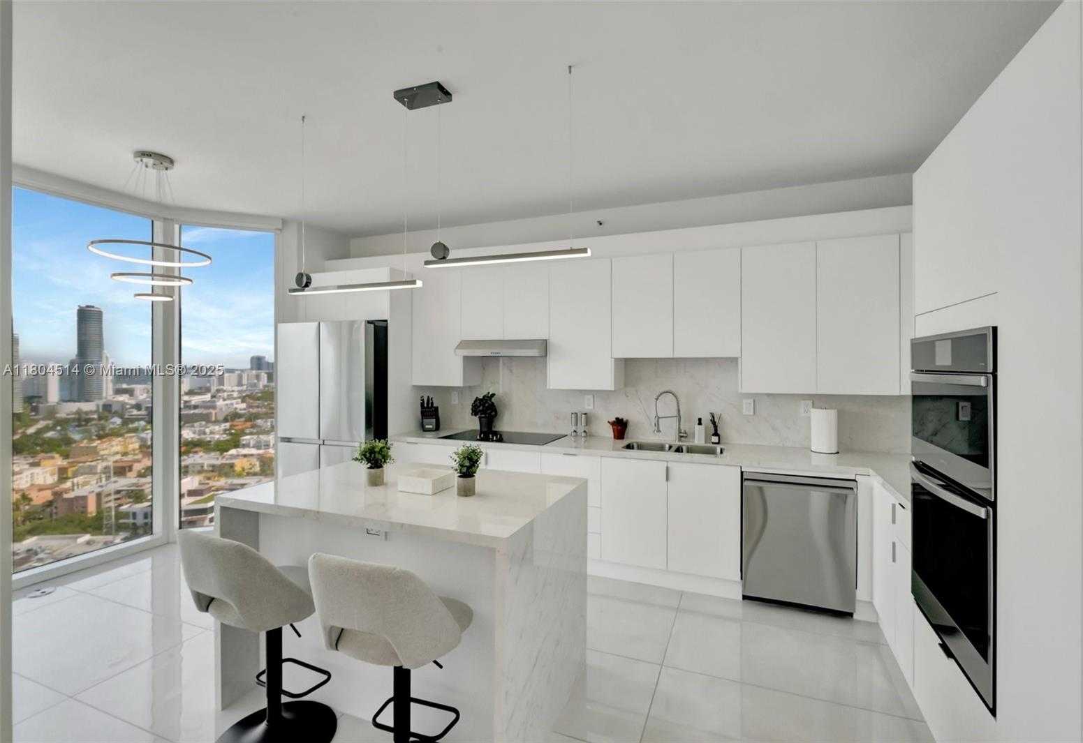 Small Image of 300 SOUTH POINTE DR #2606, Miami Beach Number 8