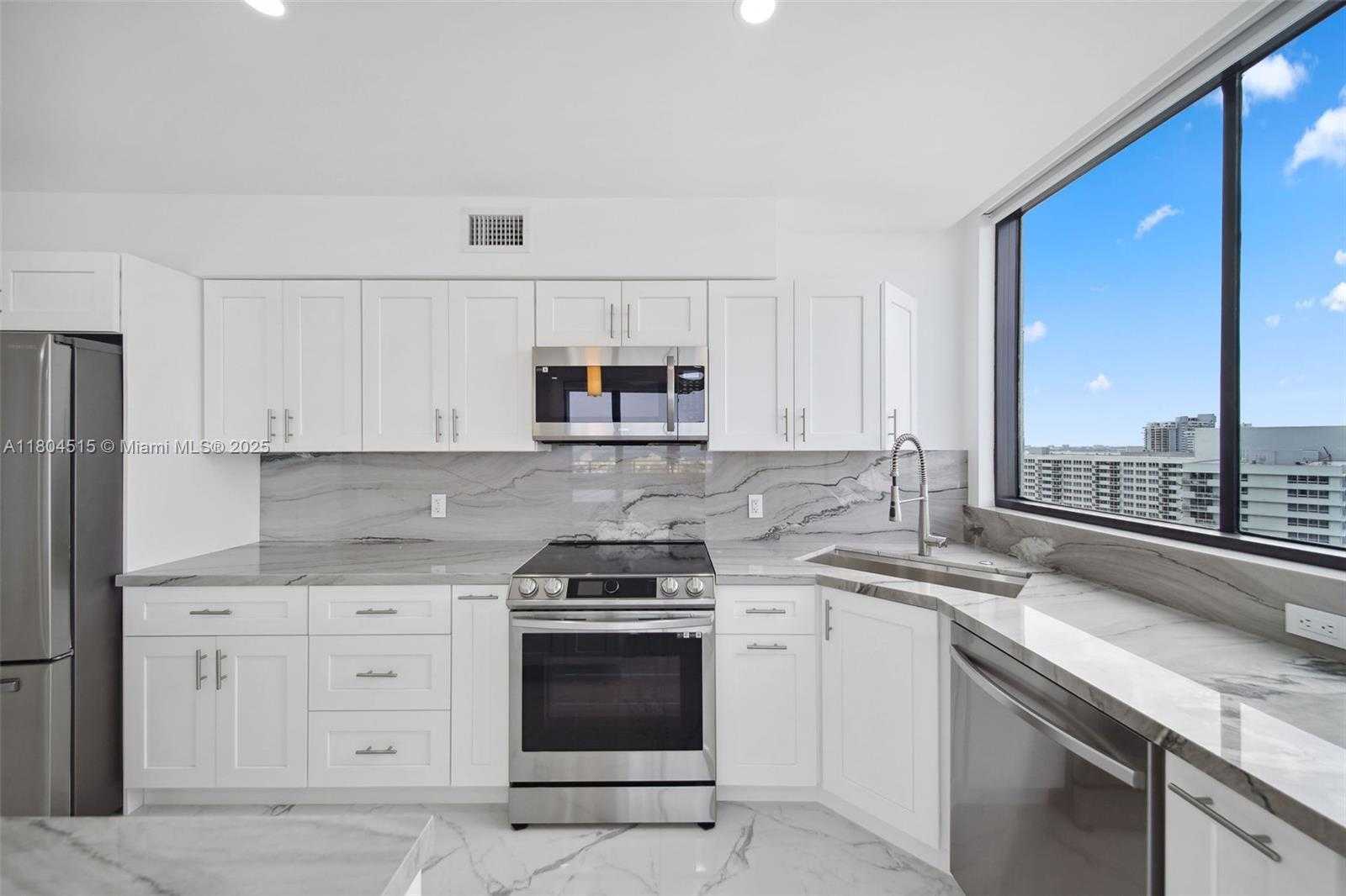 Small Image of 1330 WEST AVE #1713, Miami Beach Number 21