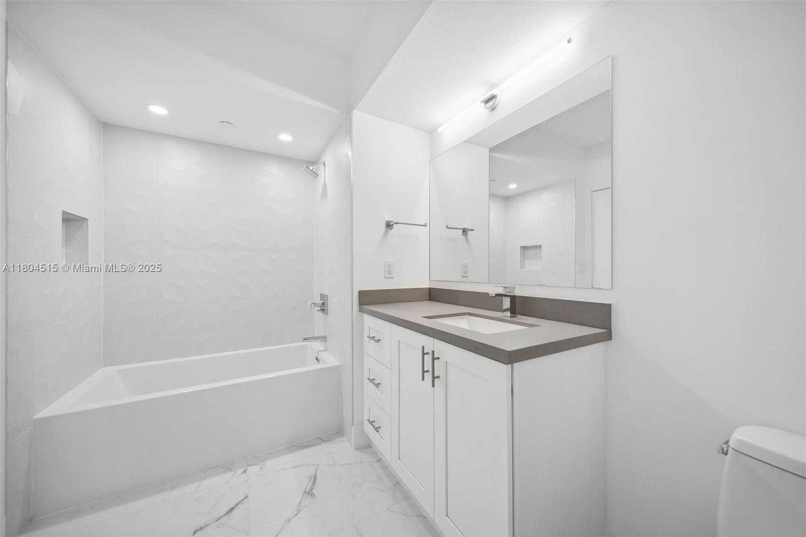 Small Image of 1330 WEST AVE #1713, Miami Beach Number 27