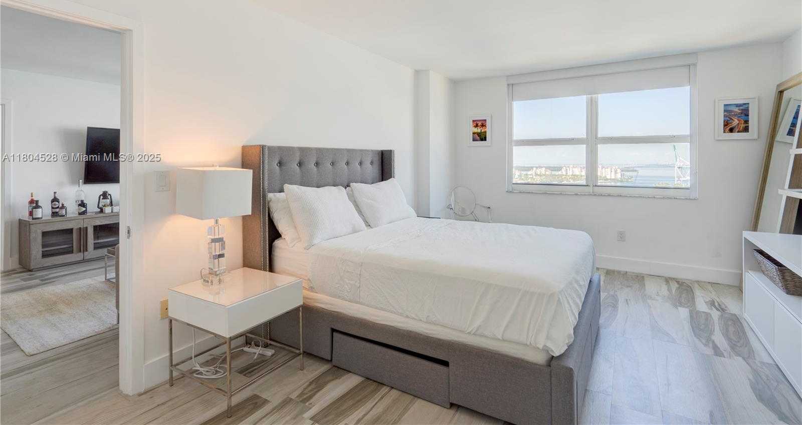 Small Image of 90 ALTON RD #2010, Miami Beach Number 11