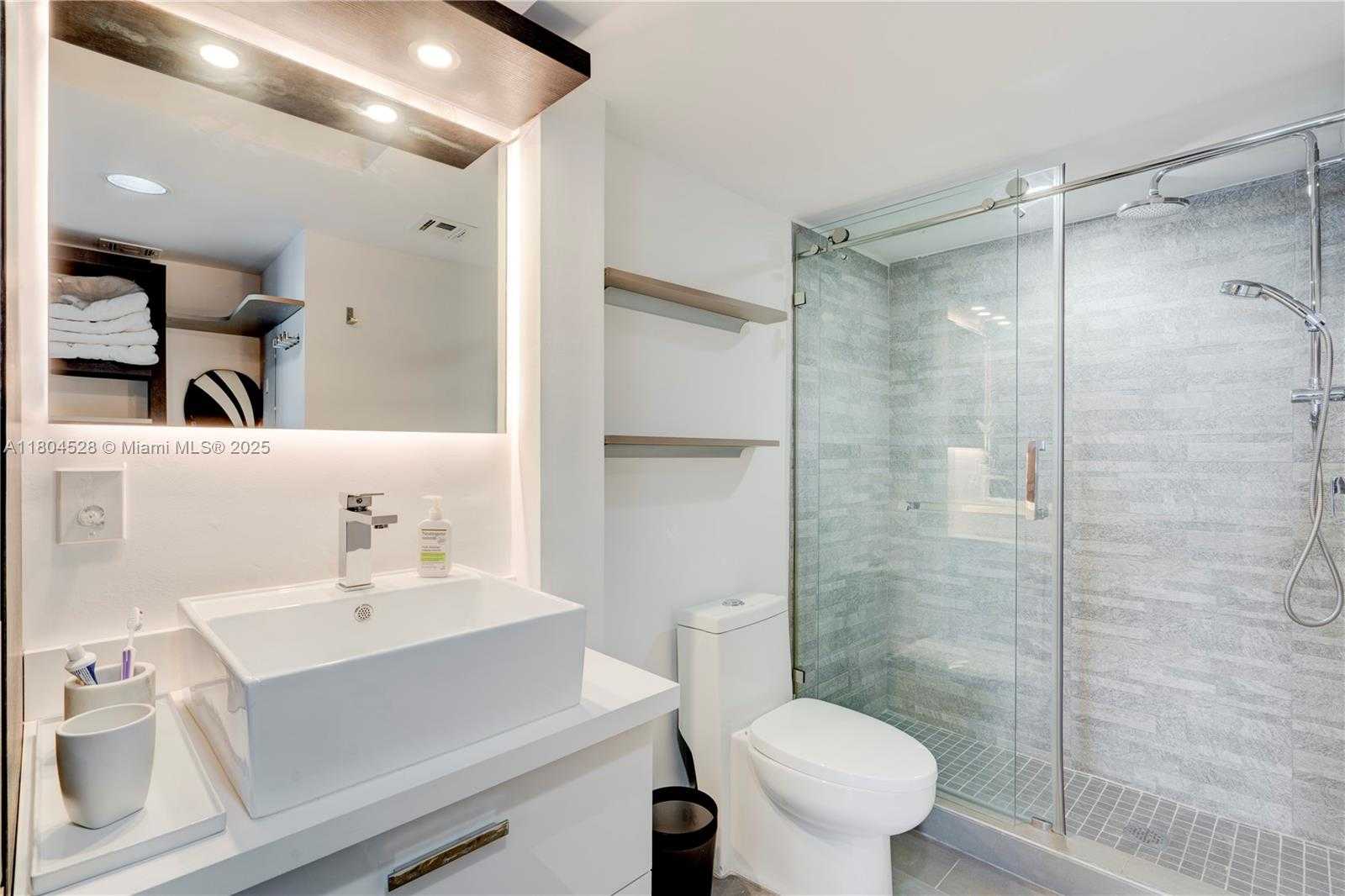Small Image of 90 ALTON RD #2010, Miami Beach Number 13