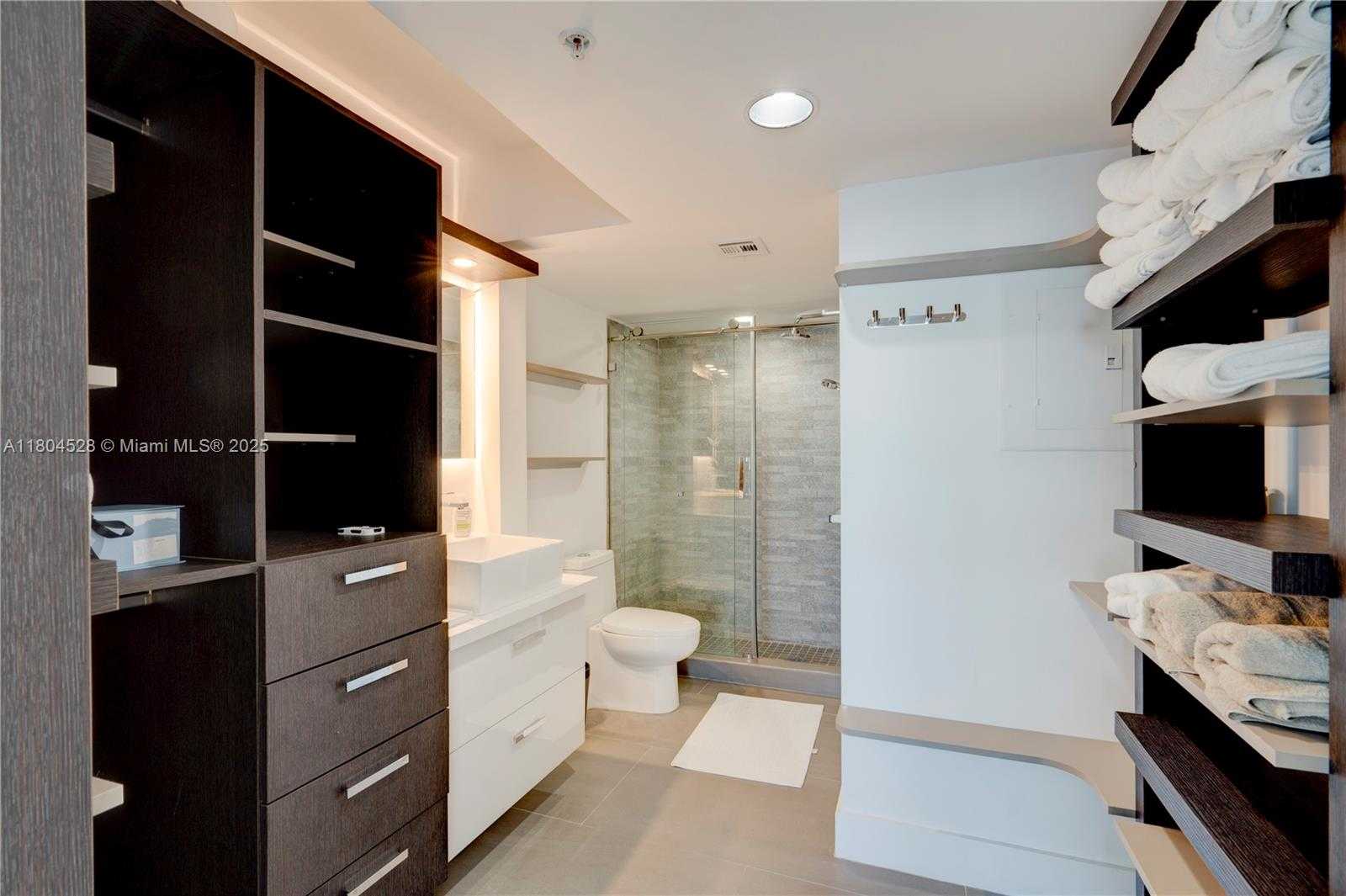 Small Image of 90 ALTON RD #2010, Miami Beach Number 14