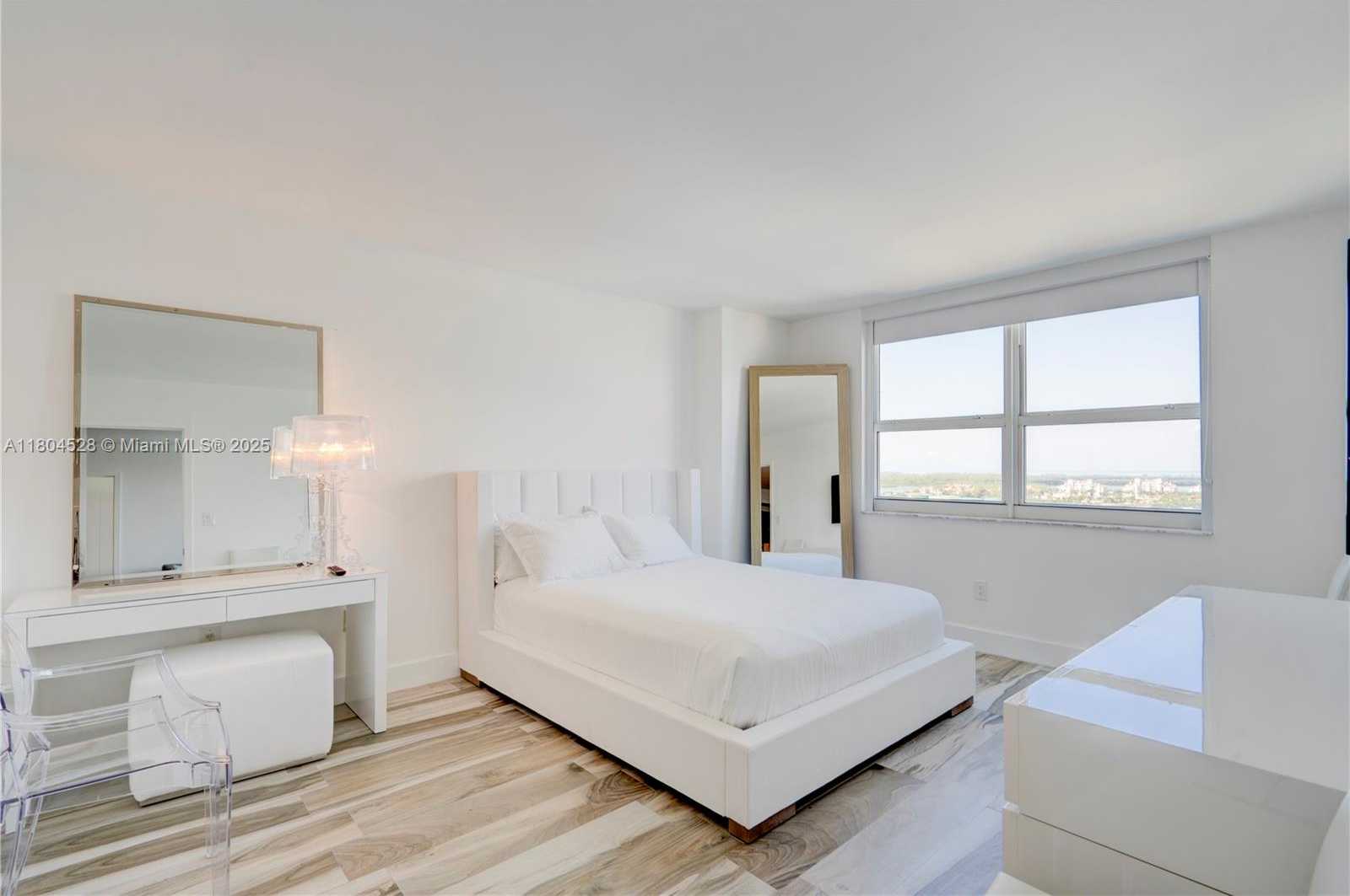 Small Image of 90 ALTON RD #2010, Miami Beach Number 16