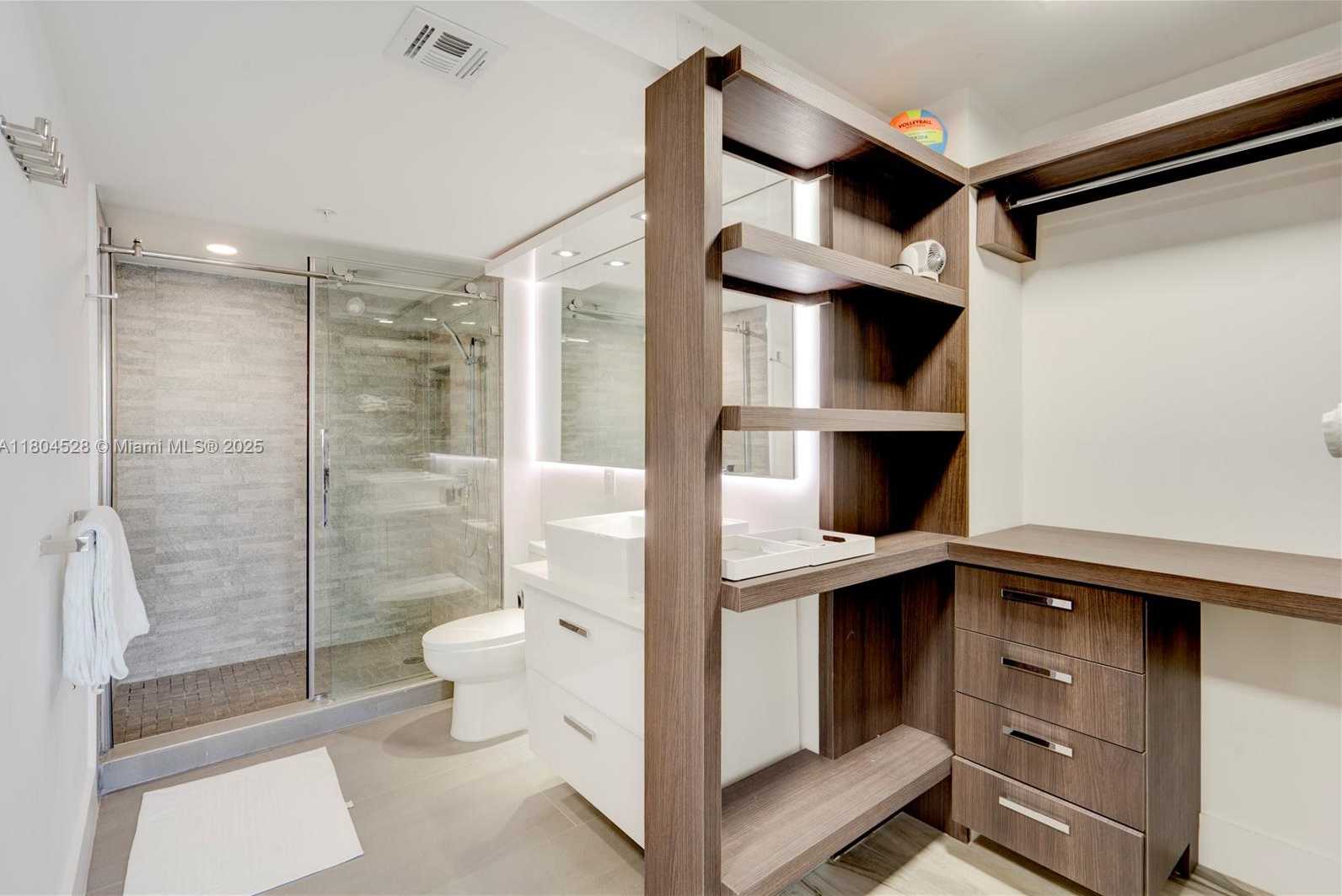 Small Image of 90 ALTON RD #2010, Miami Beach Number 17