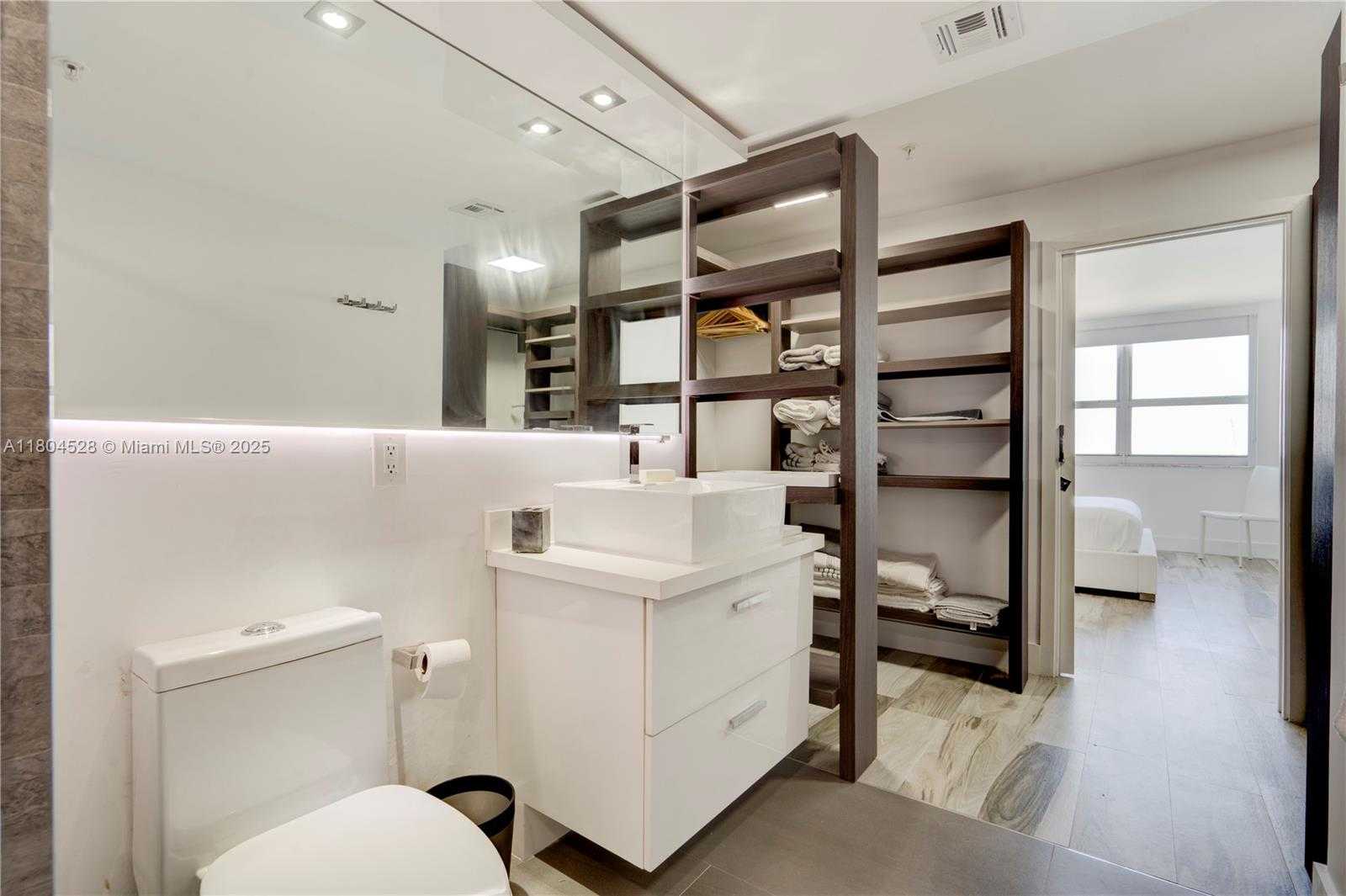 Small Image of 90 ALTON RD #2010, Miami Beach Number 18