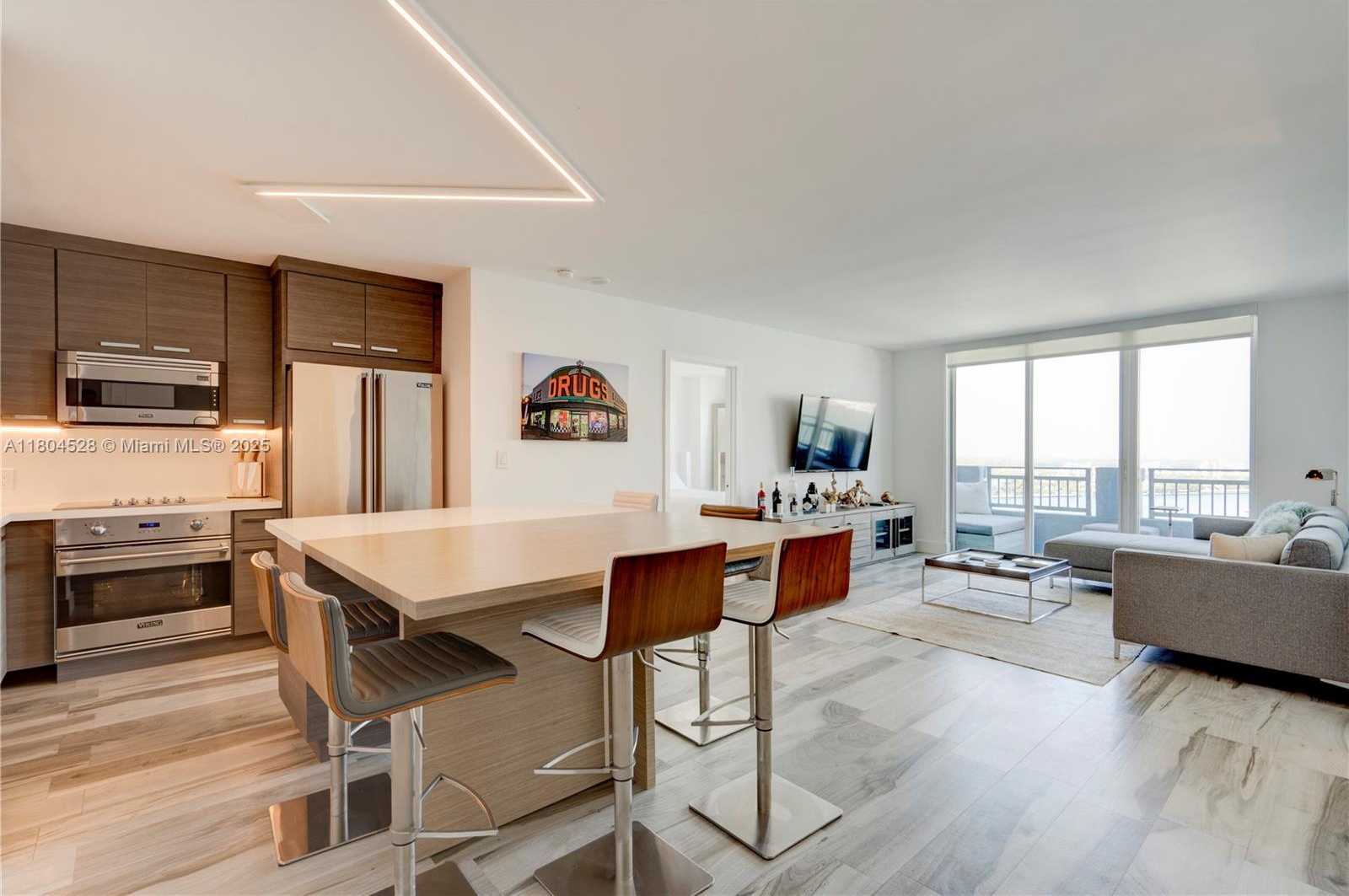 Small Image of 90 ALTON RD #2010, Miami Beach Number 5