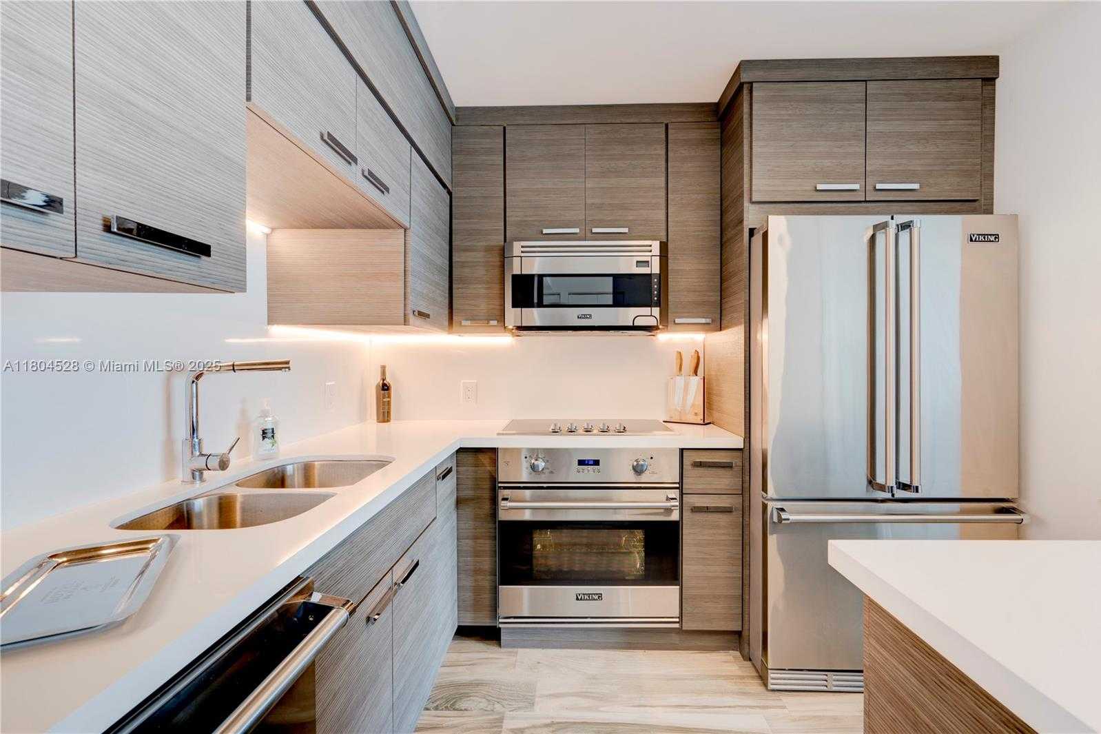 Small Image of 90 ALTON RD #2010, Miami Beach Number 9