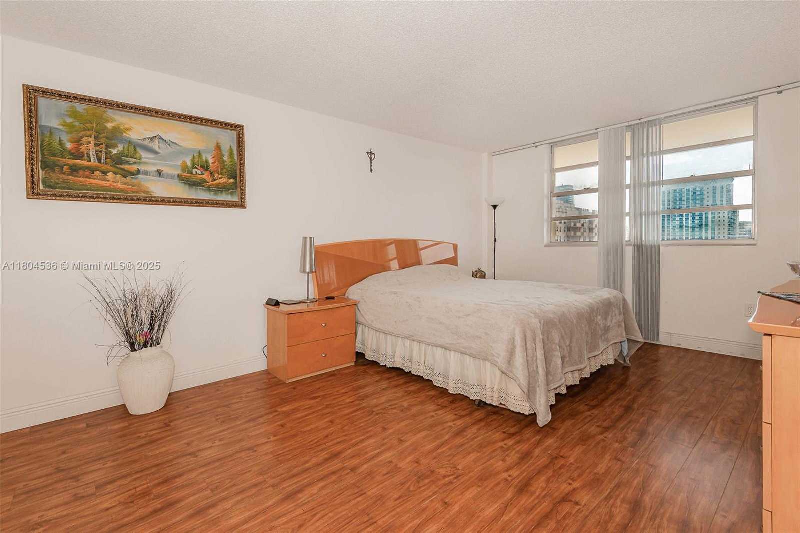 Small Image of 1833 SOUTH OCEAN DR #1808, Hallandale Beach Number 15