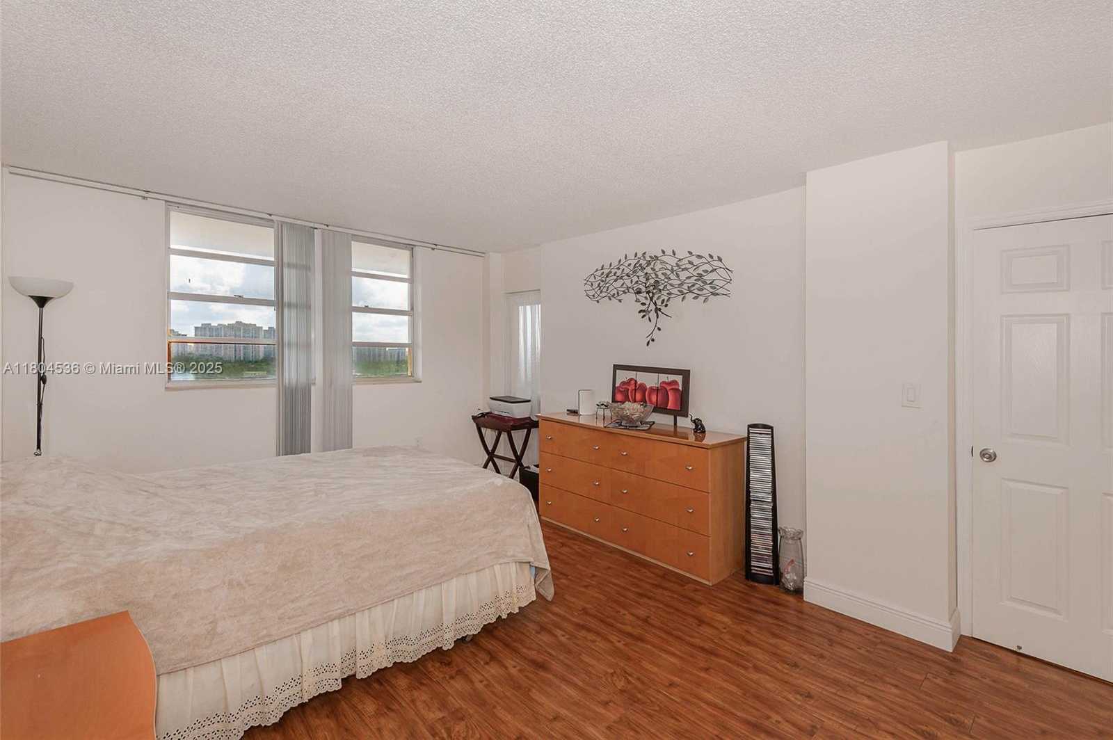 Small Image of 1833 SOUTH OCEAN DR #1808, Hallandale Beach Number 16