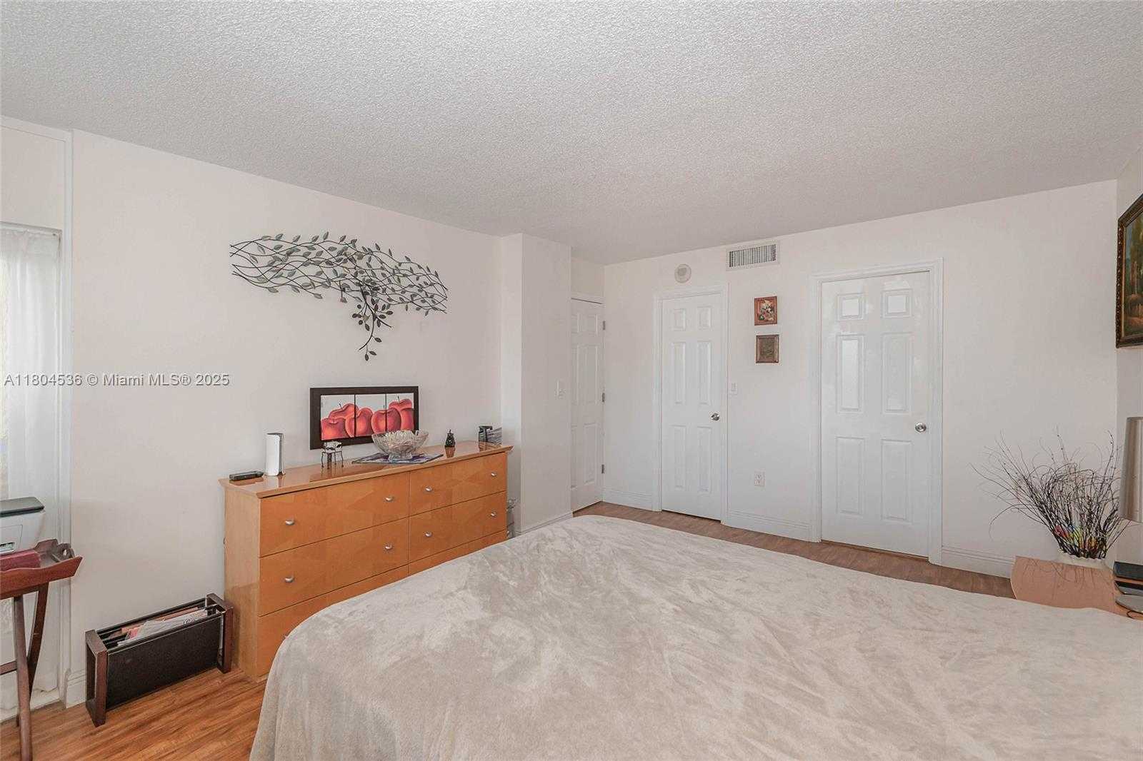 Small Image of 1833 SOUTH OCEAN DR #1808, Hallandale Beach Number 17
