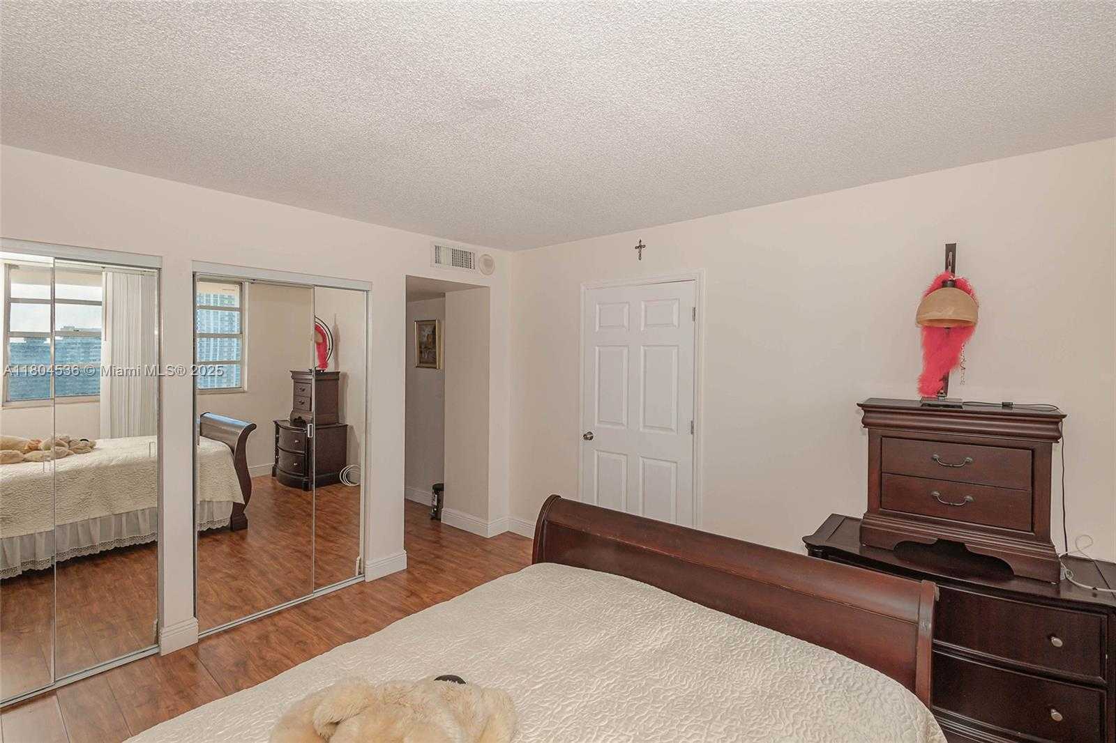 Small Image of 1833 SOUTH OCEAN DR #1808, Hallandale Beach Number 22