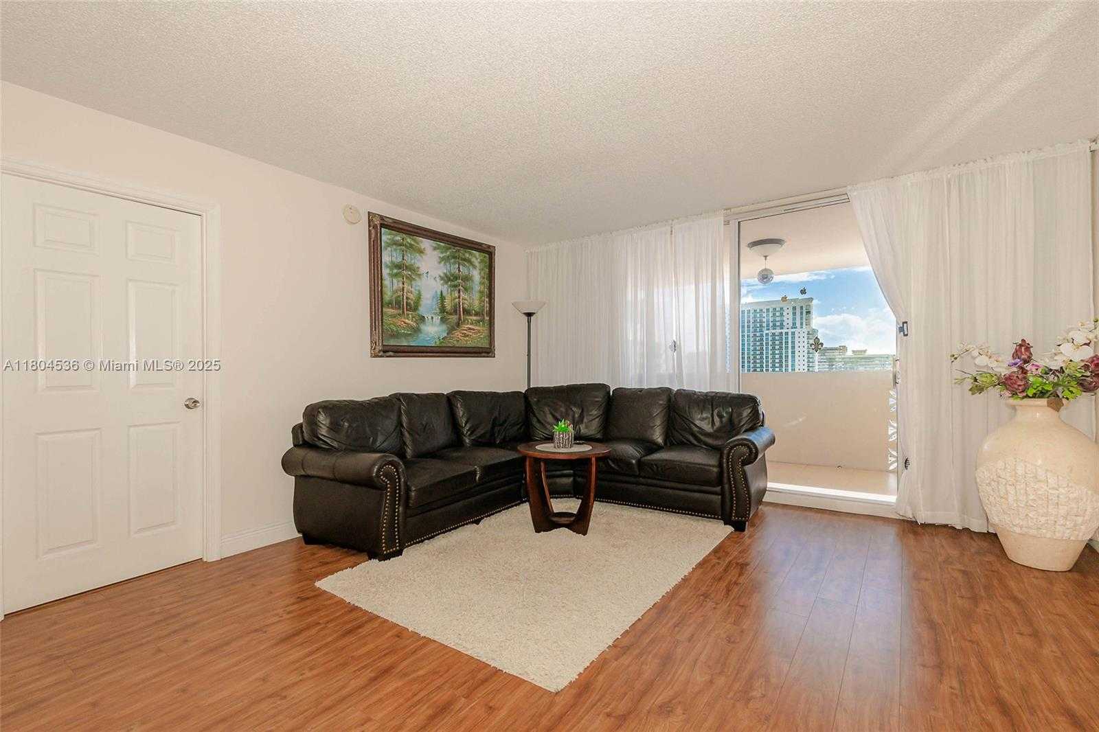 Small Image of 1833 SOUTH OCEAN DR #1808, Hallandale Beach Number 4