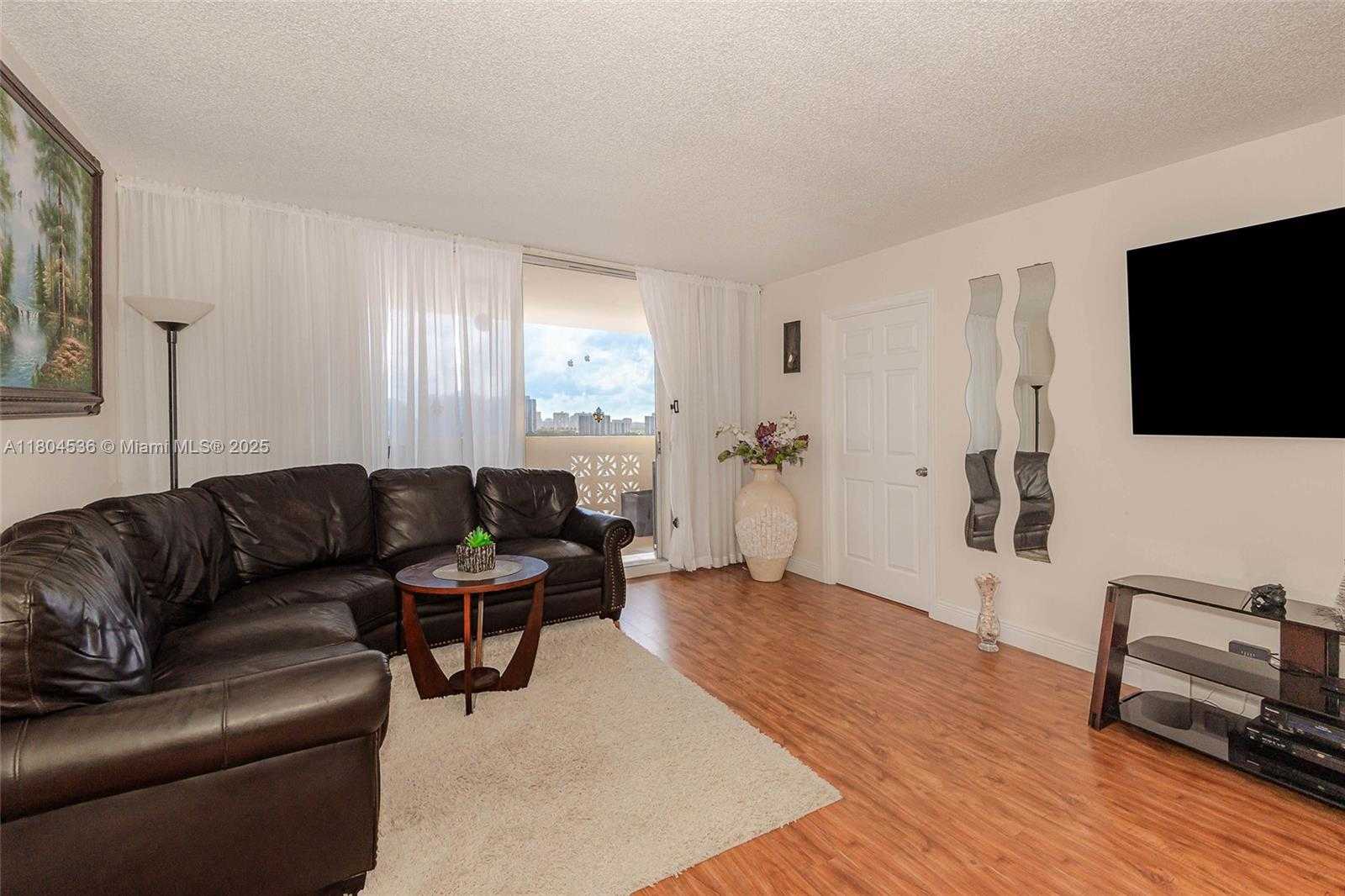 Small Image of 1833 SOUTH OCEAN DR #1808, Hallandale Beach Number 5