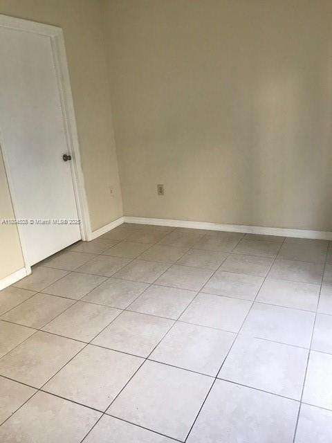 Small Image of 665 #10-105, Miami Number 5