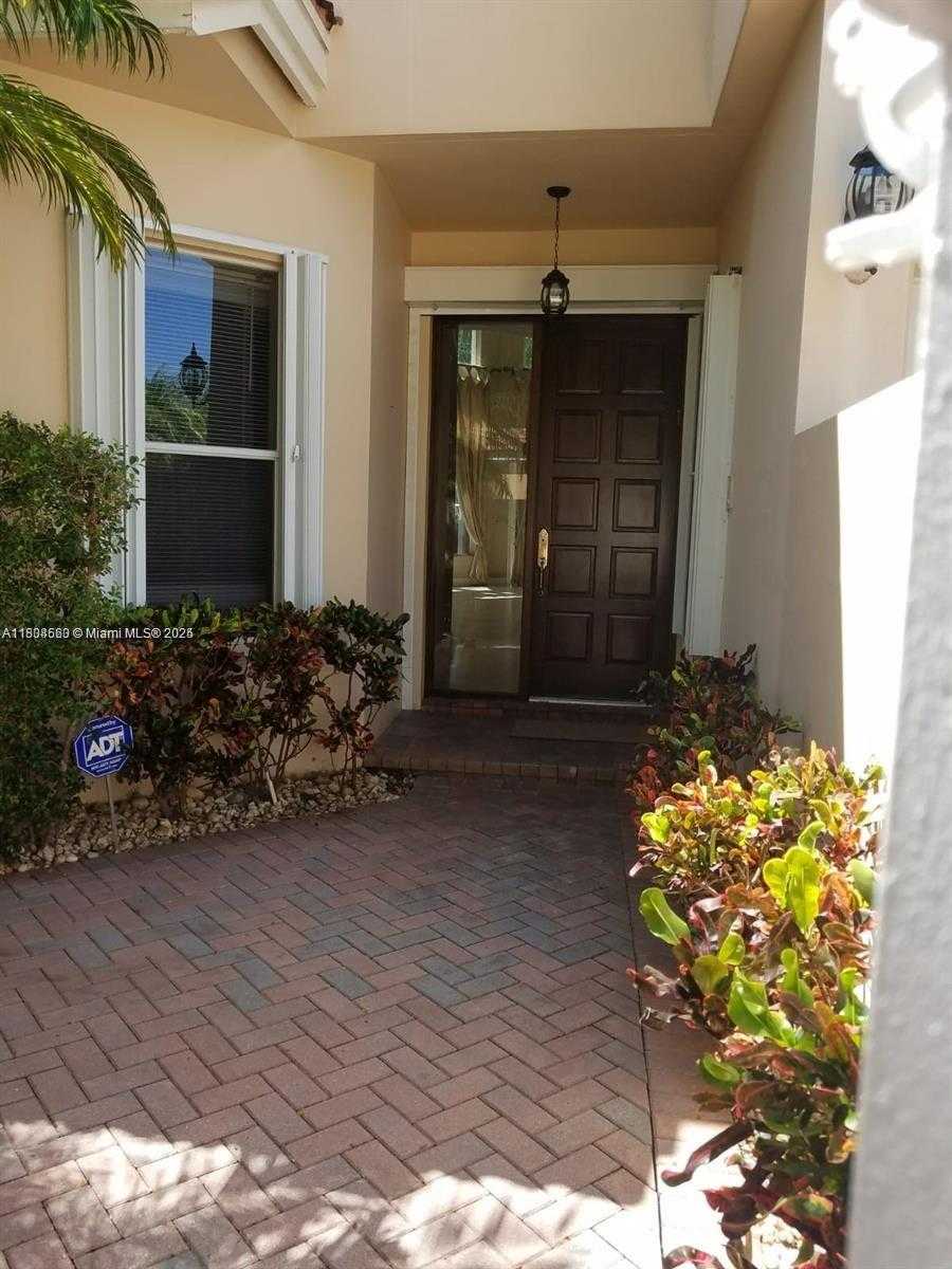 Small Image of 3772 NORTH EAST 207TH TER, Aventura Number 4