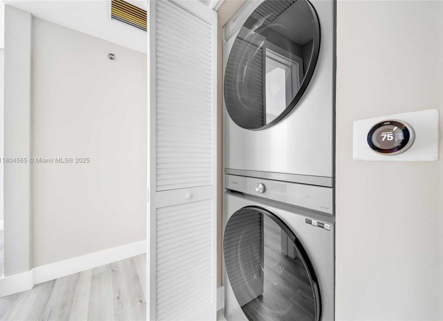 Small Image of 951 BRICKELL AVE #2800, Miami Number 14