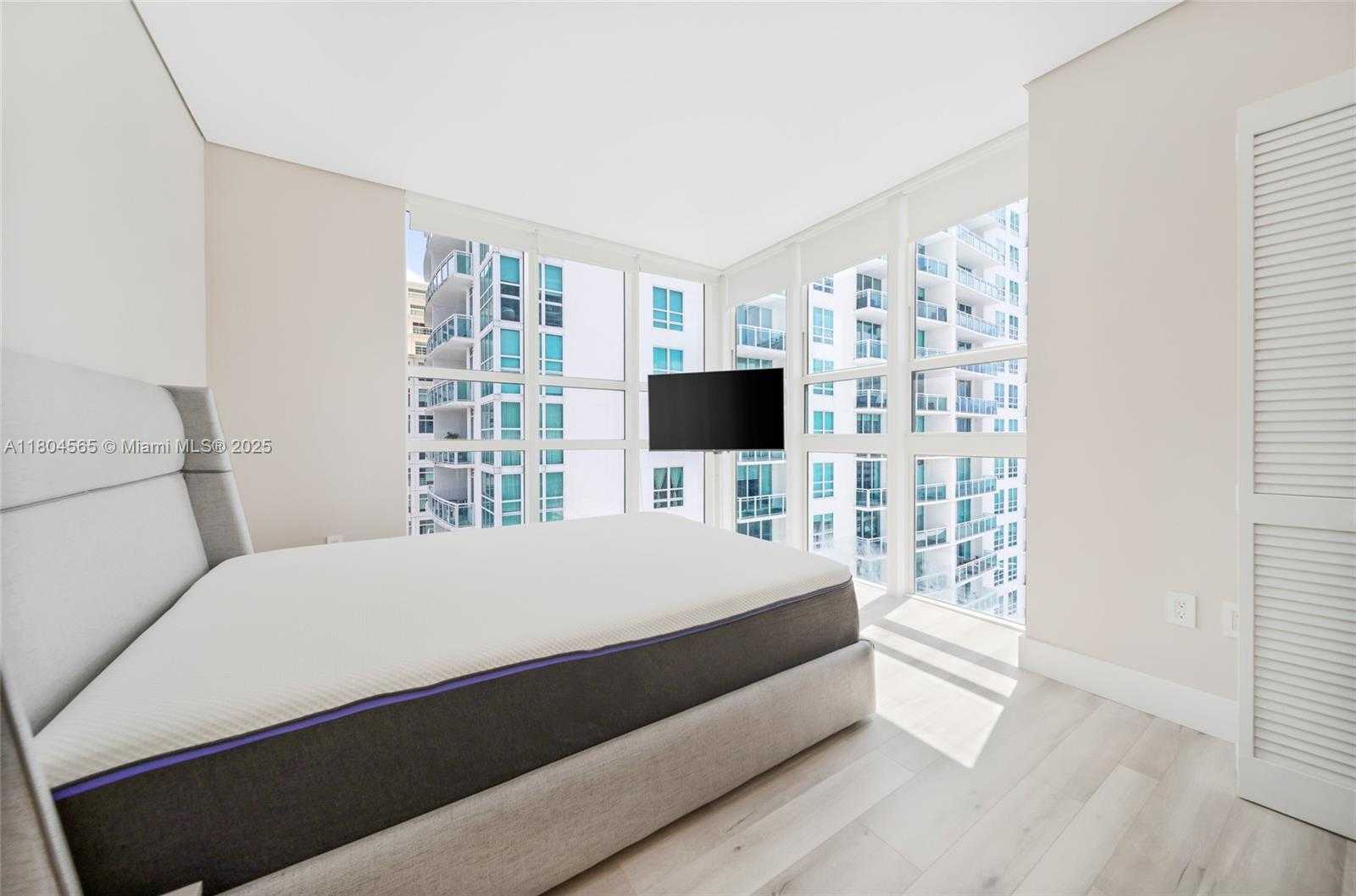 Small Image of 951 BRICKELL AVE #2800, Miami Number 17